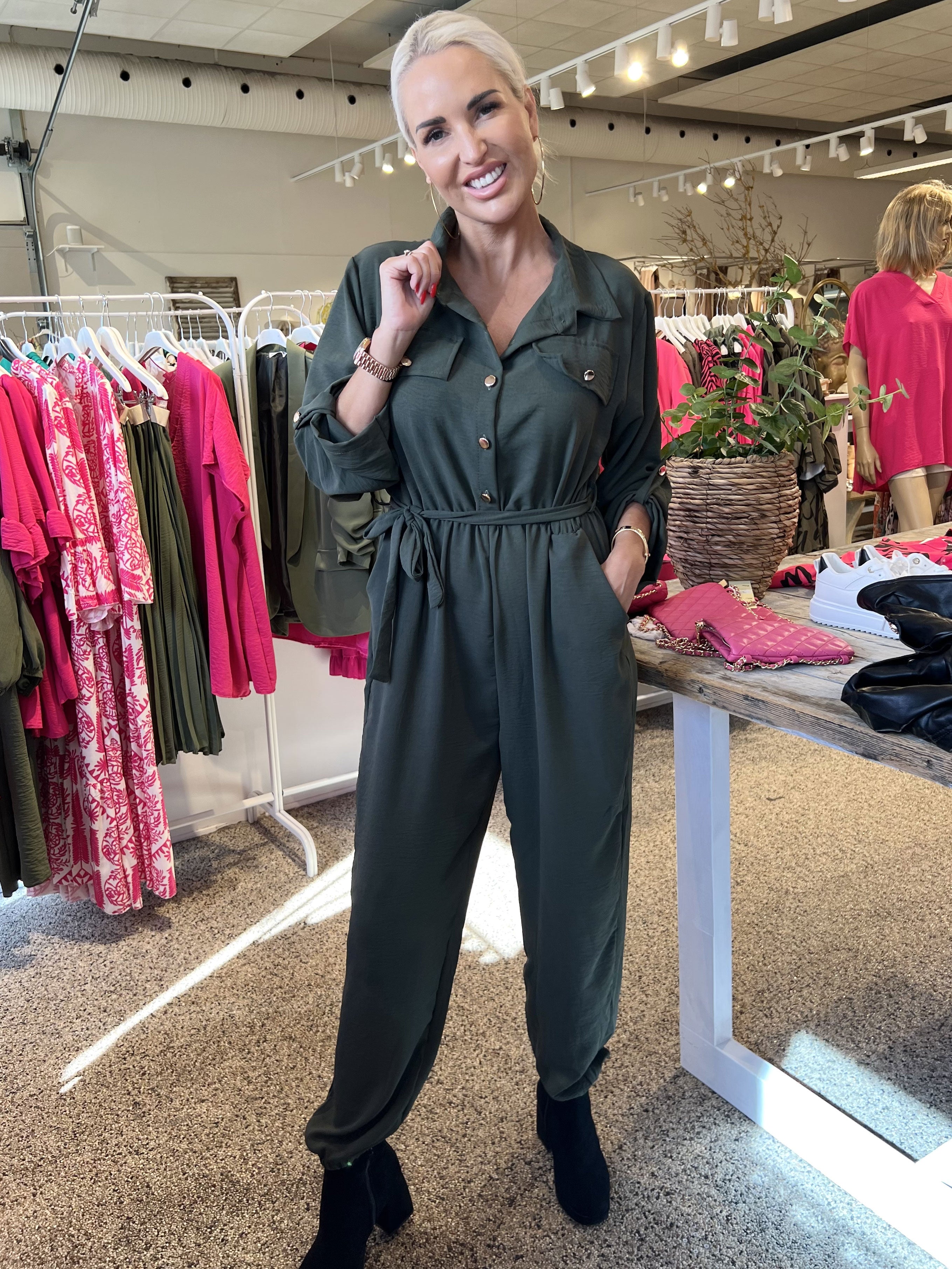 Malina Sleeve - Buksedragt med guld knapper