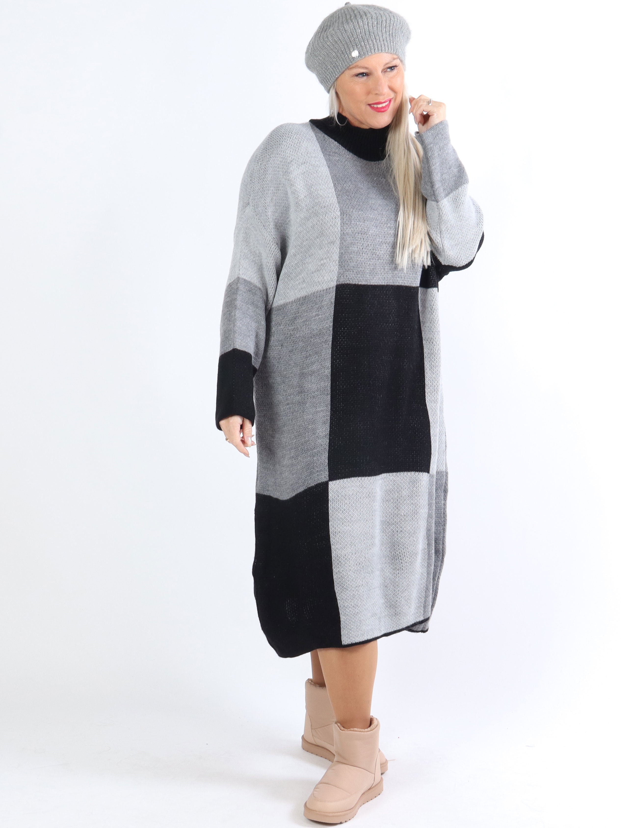 Malika - Ternet plus size strikkjole med turtleneck