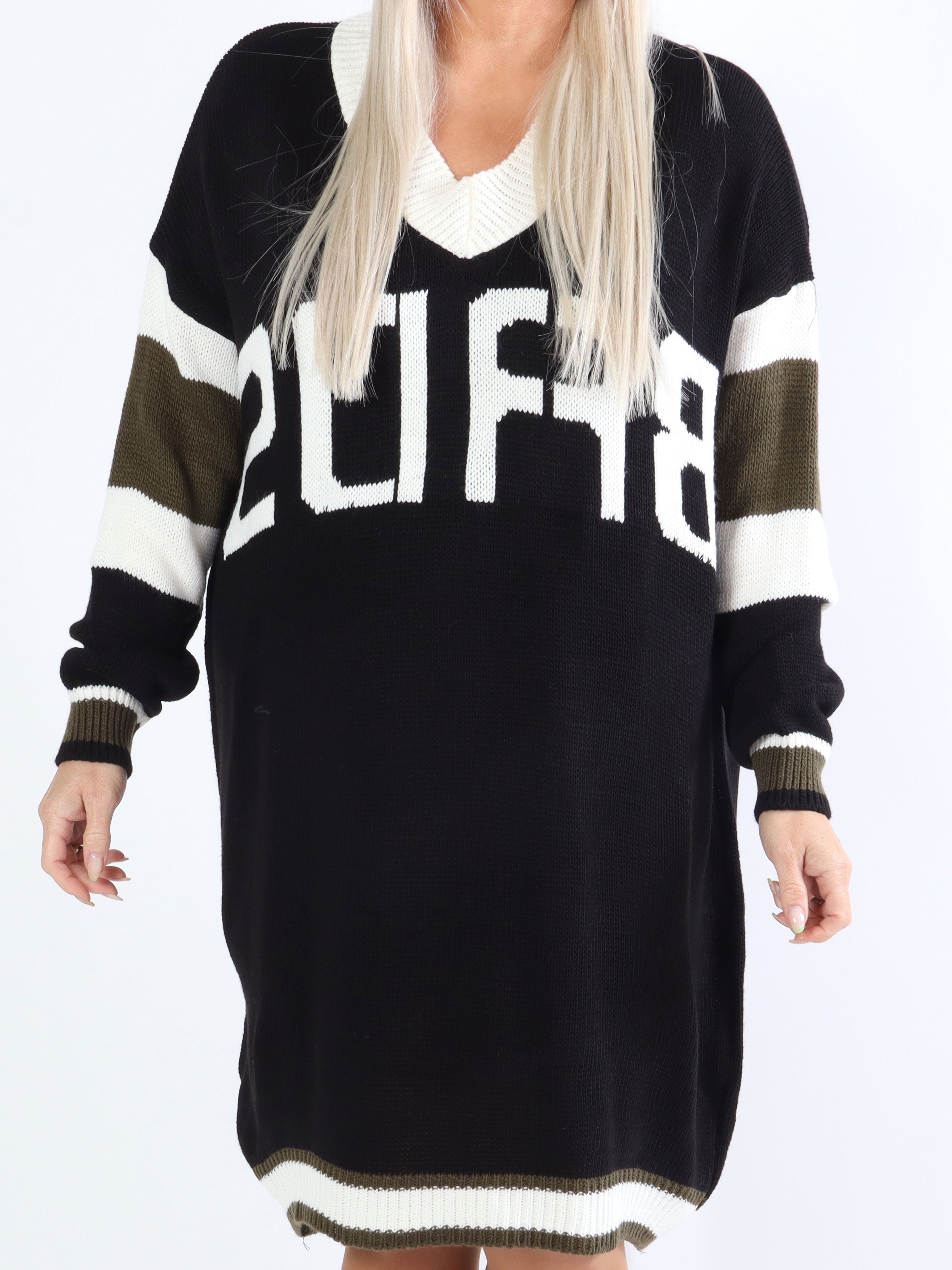 Elvira - Flerfarvet plus size strikkjole med skrift