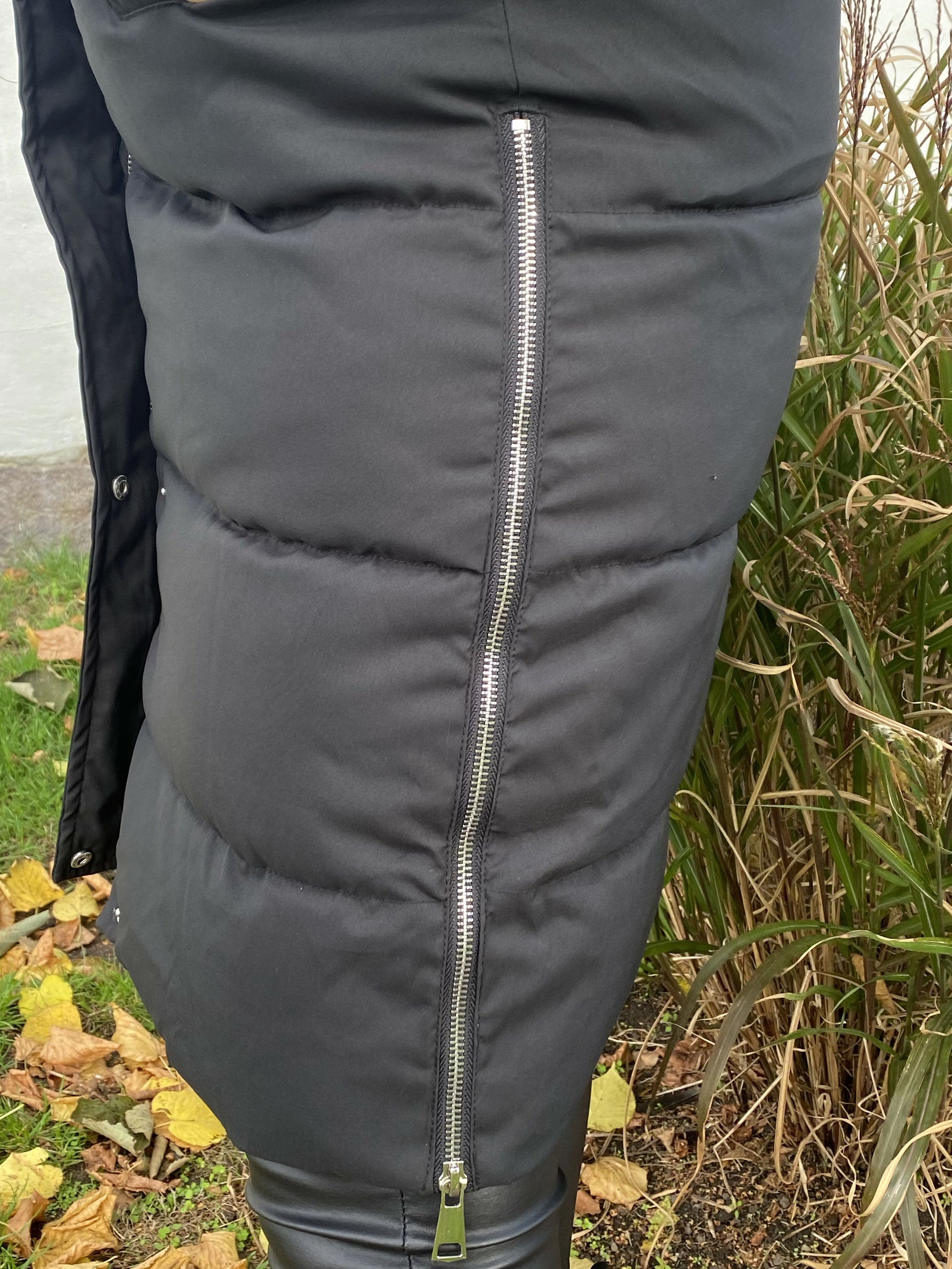 Xenia - Lang dynevest med hætte