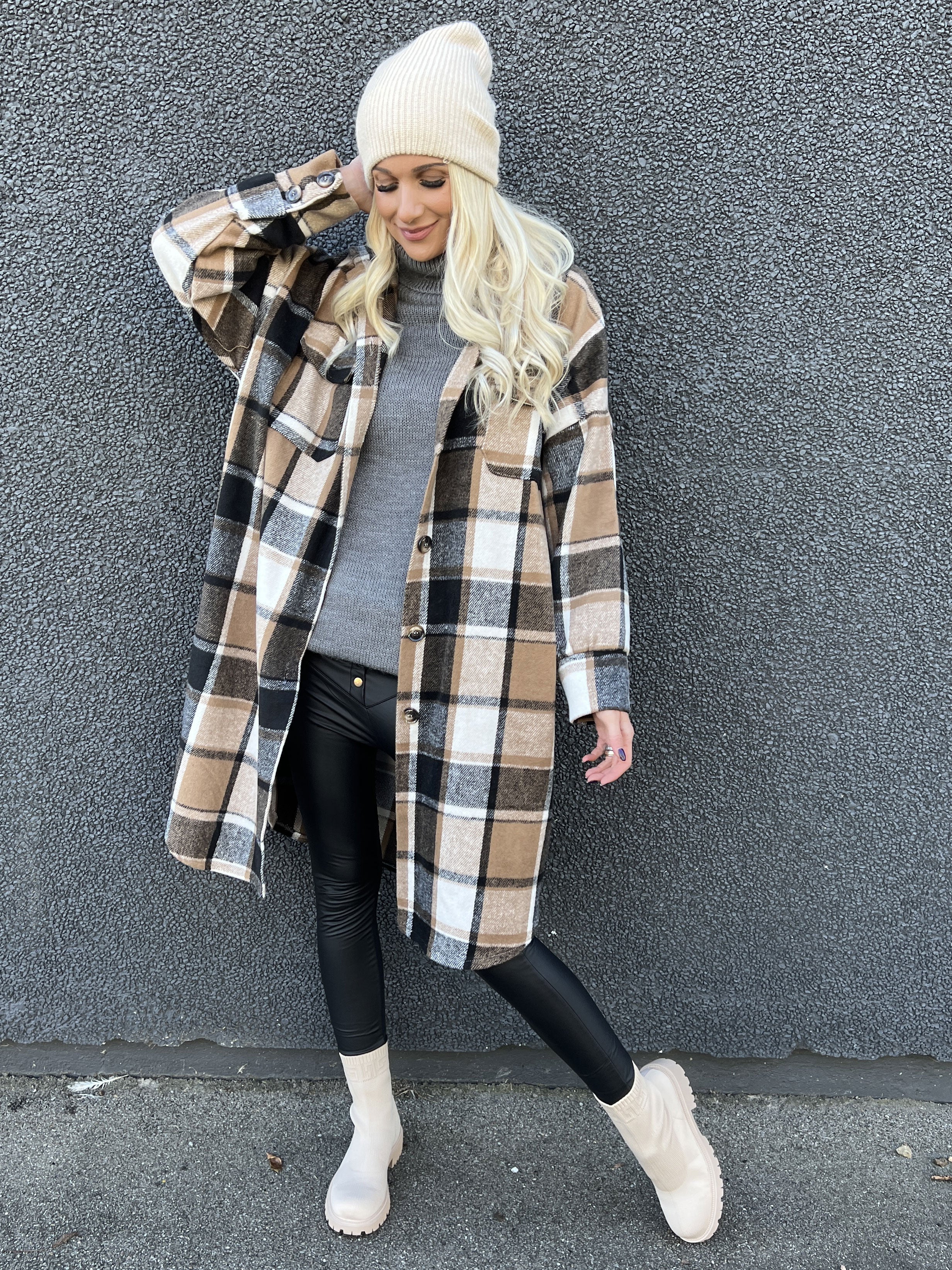 Natalia - Lang ternet jakke med knapper