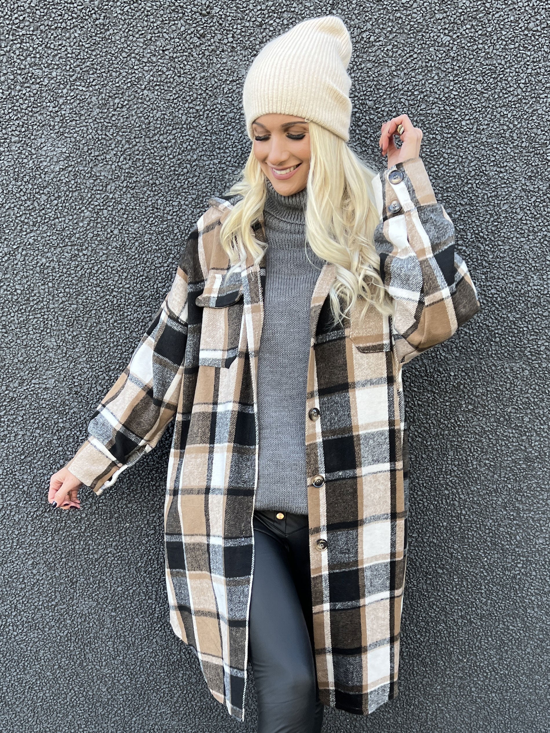 Natalia - Lang ternet jakke med knapper