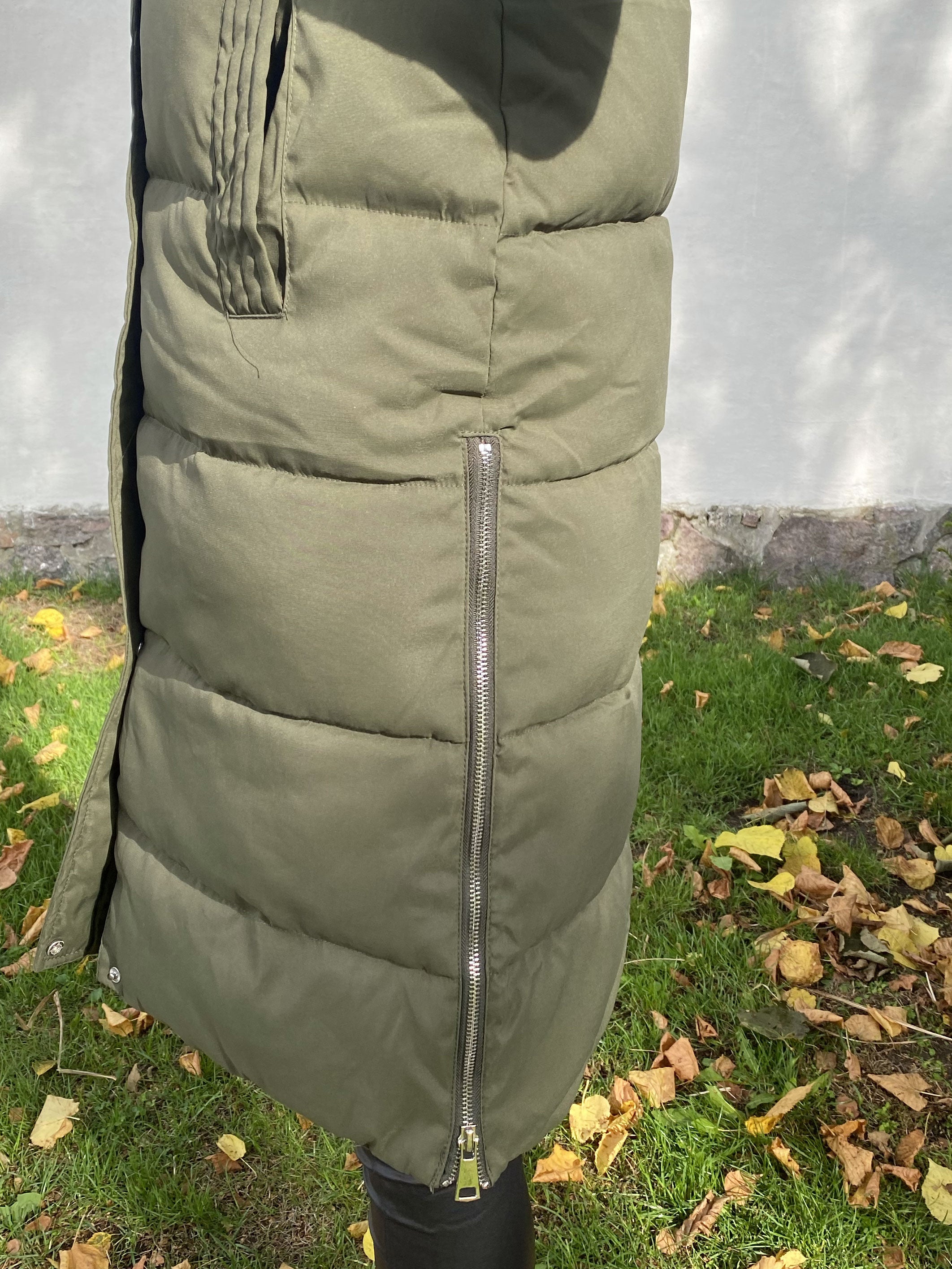 Xenia - Lang dynevest med hætte