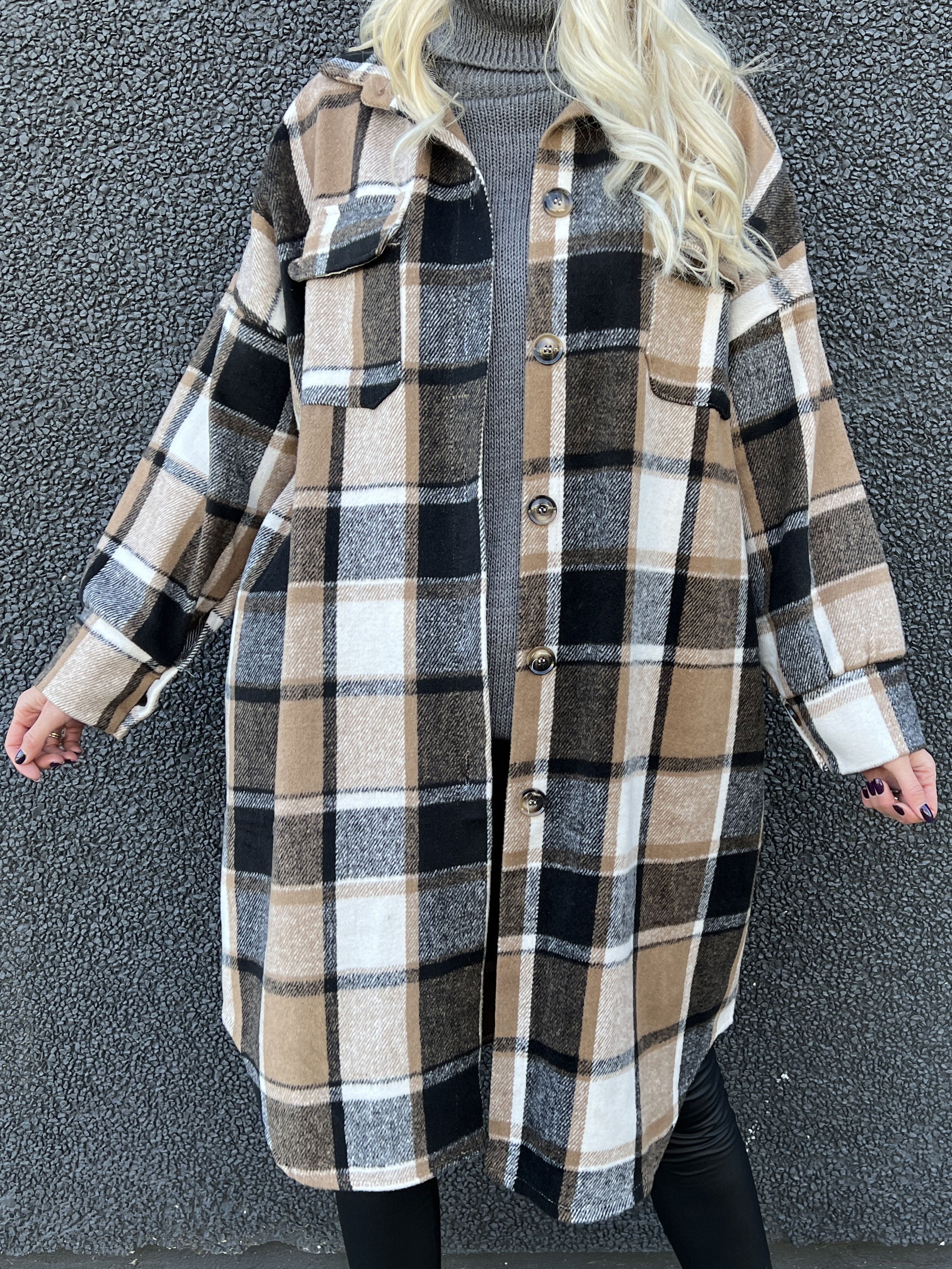 Natalia - Lang ternet jakke med knapper