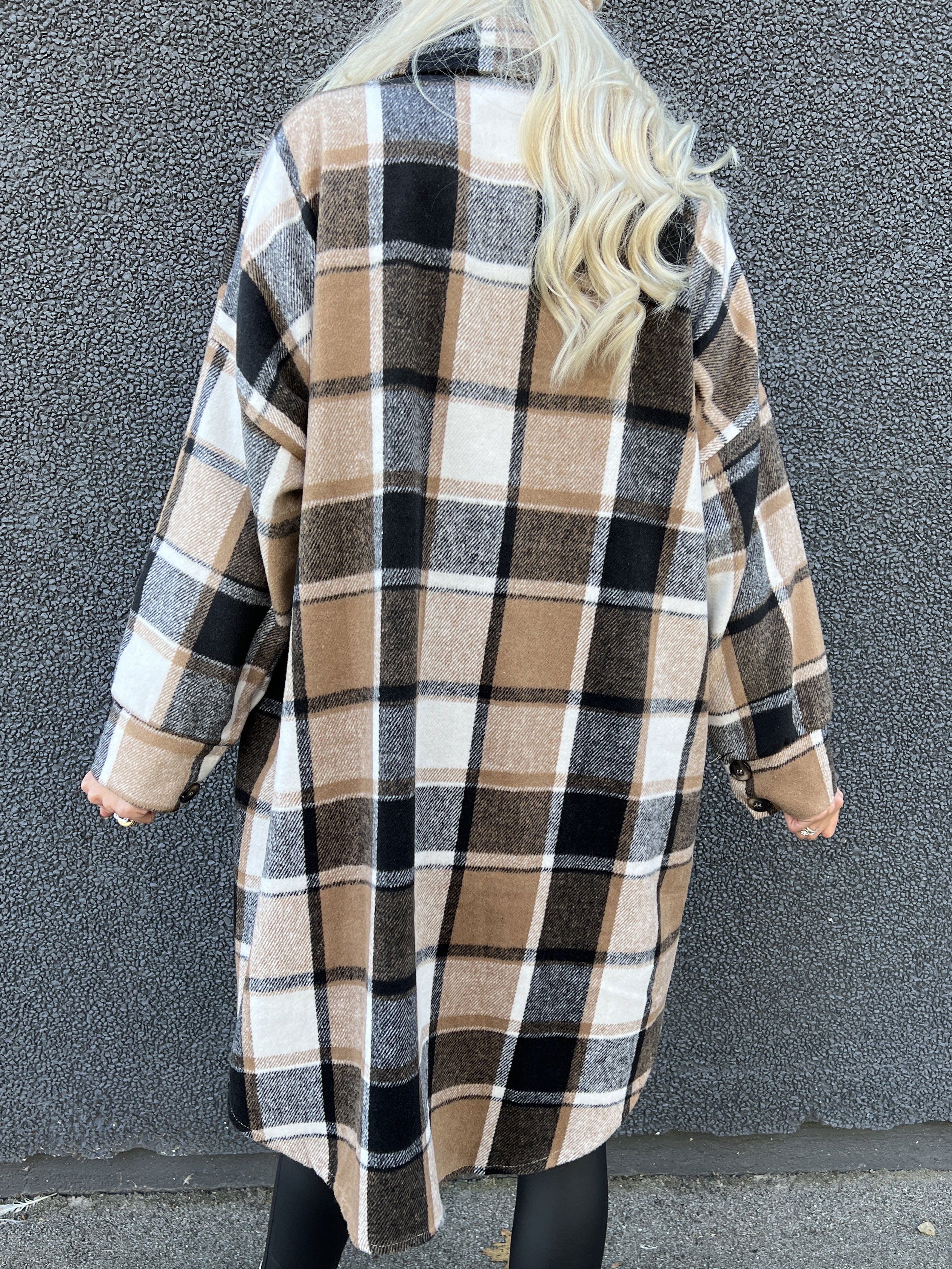 Natalia - Lang ternet jakke med knapper