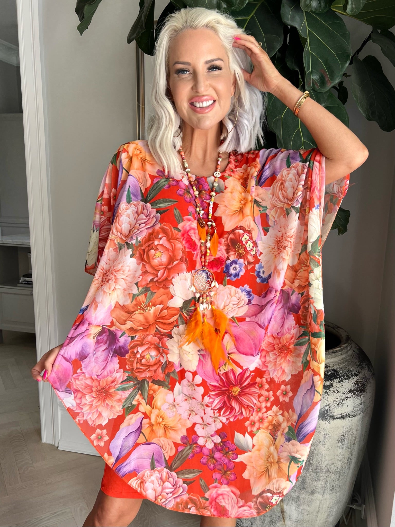 Kenya Big Flower - Tunikakjole med chiffonlag i blomsterprint