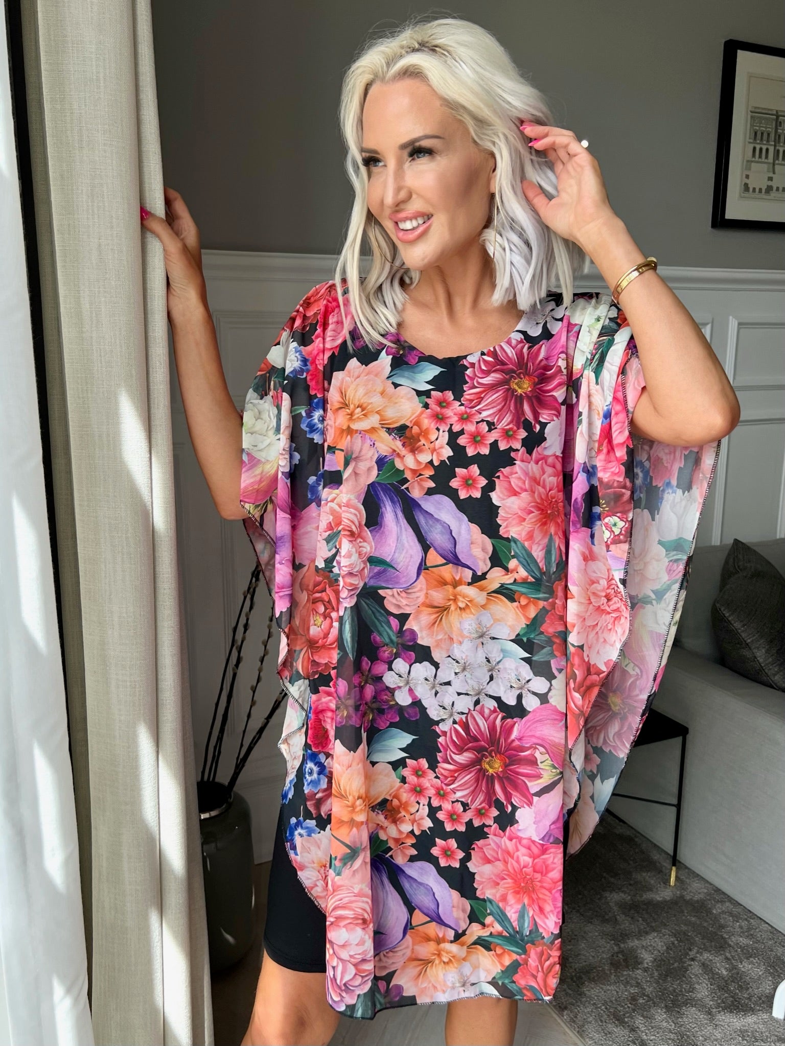 Kenya Big Flower - Tunikakjole med chiffonlag i blomsterprint