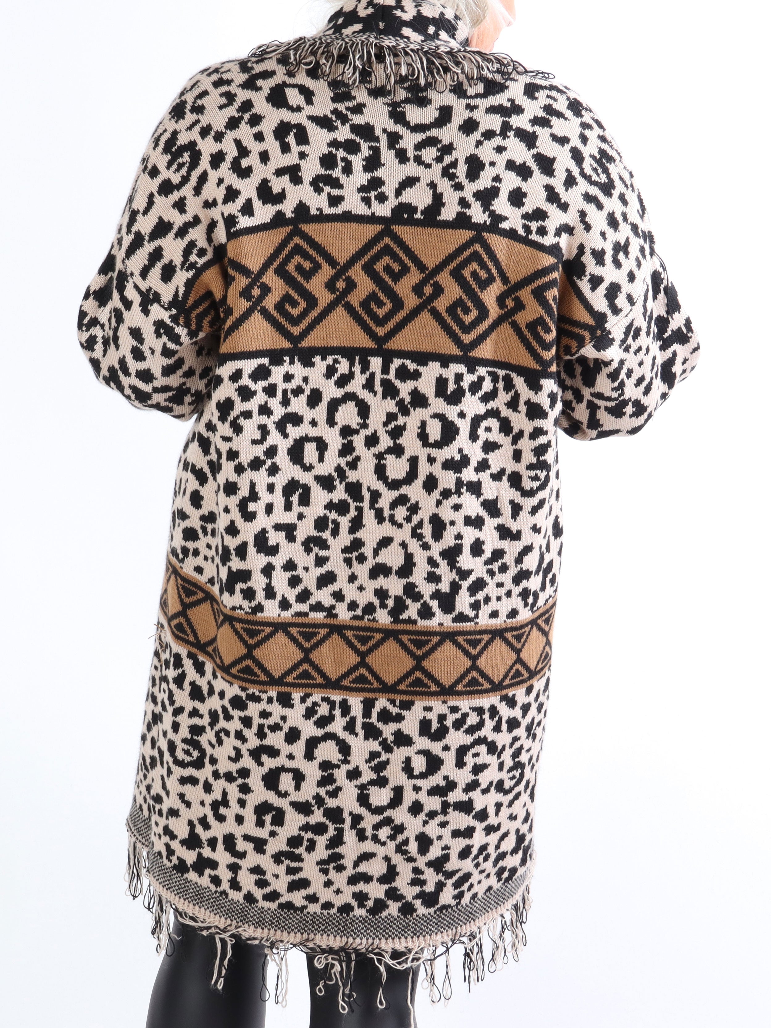 Hadia - Plus size strikcardigan med leopardmønster
