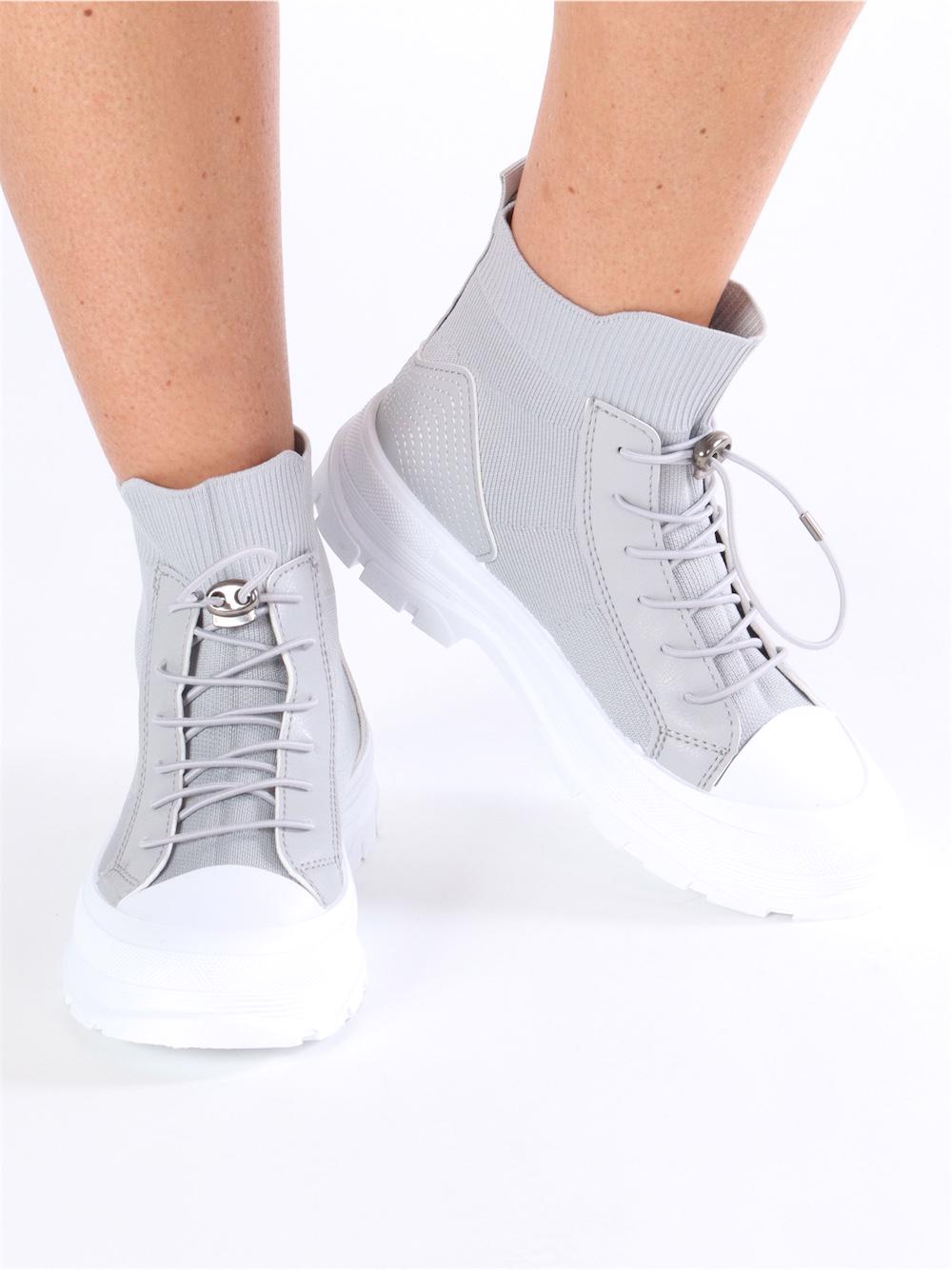 Darcy - Kjole med blomstermotiv i lag på lag look