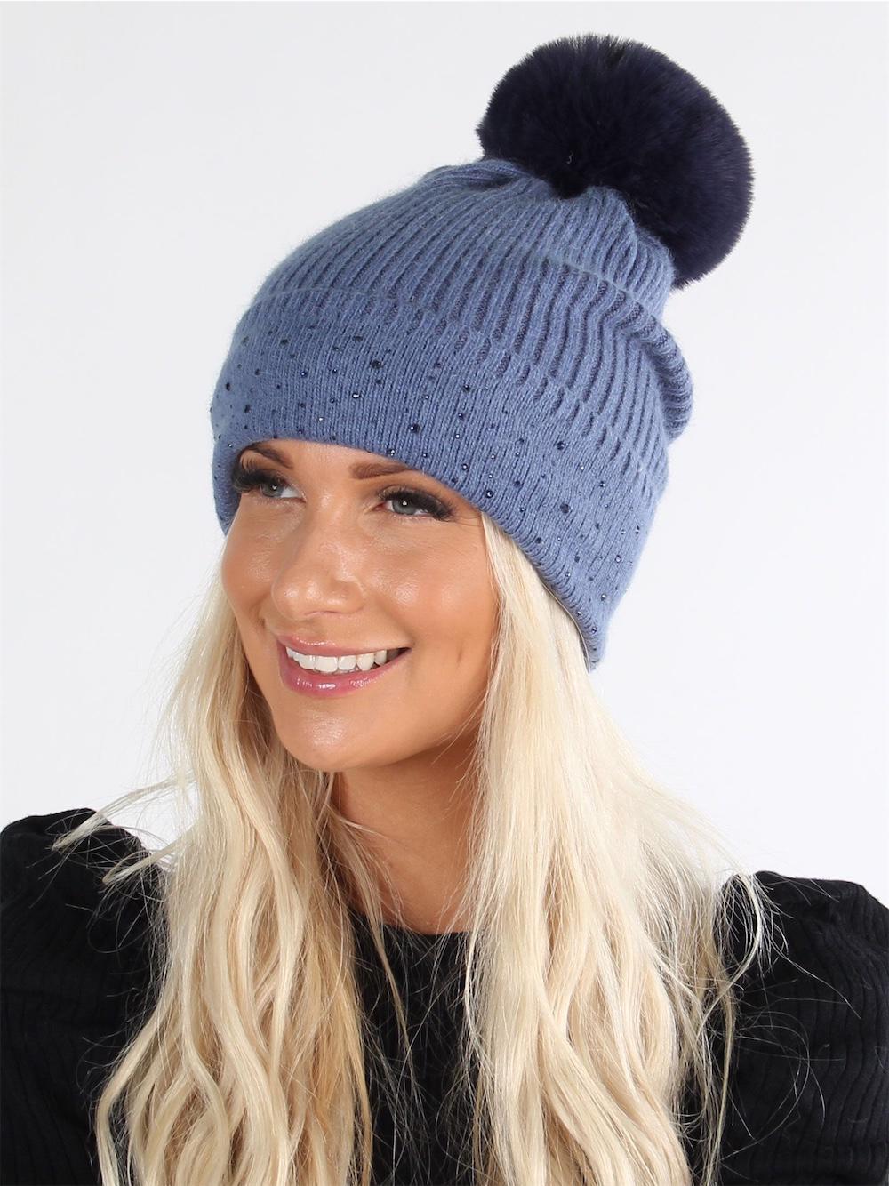 Fahira - Beigefarvet blød strikhue med similisten og faux fur