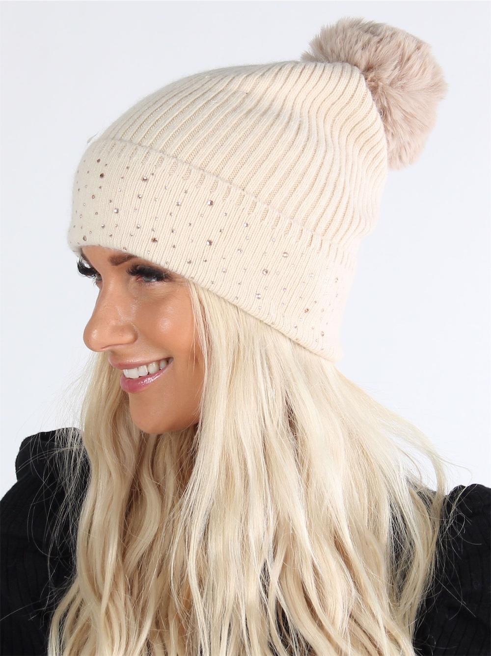 Fahira - Beigefarvet blød strikhue med similisten og faux fur