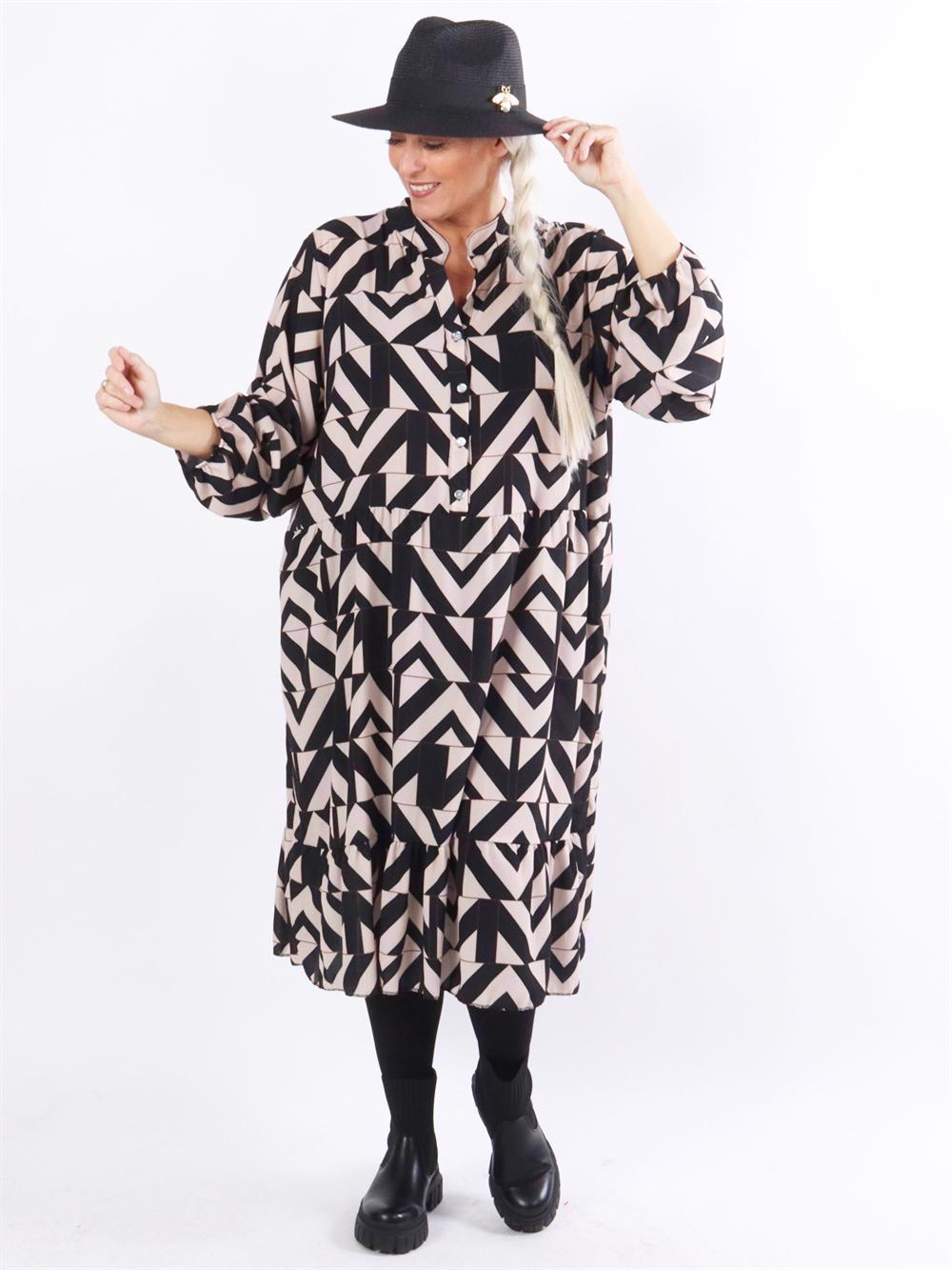 Ida - Sort mønstret kjole med flæselag