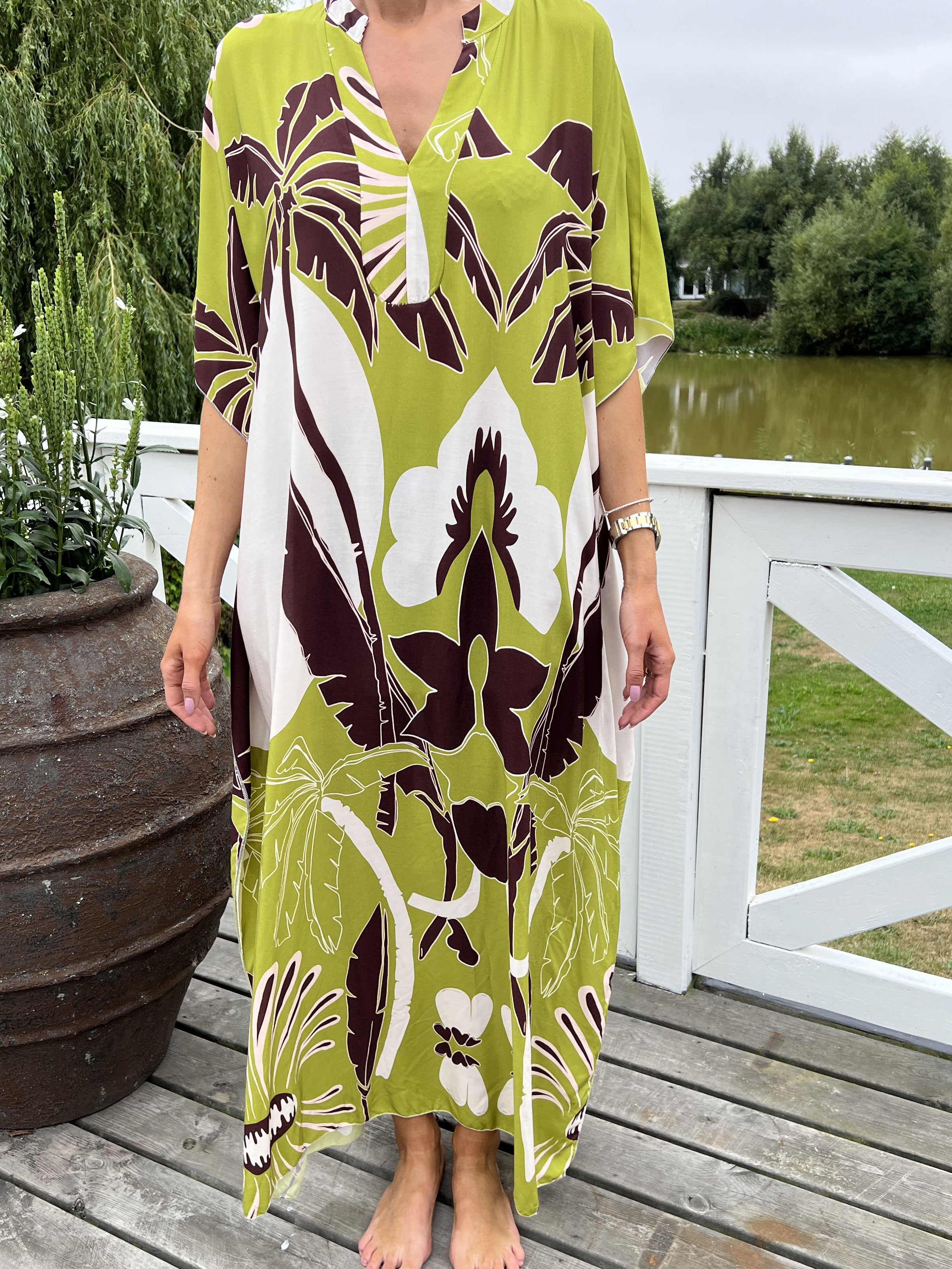 Ilya - Lang løs kjole med stort bladmønster