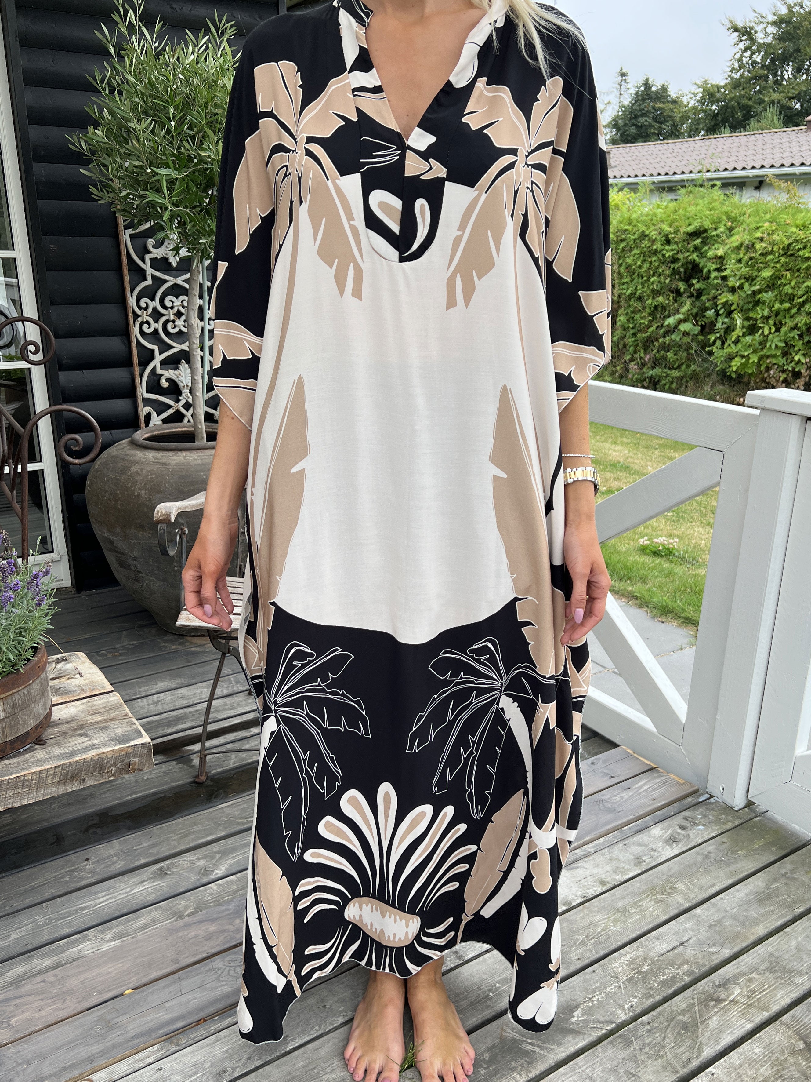 Ilya - Lang løs kjole med stort bladmønster