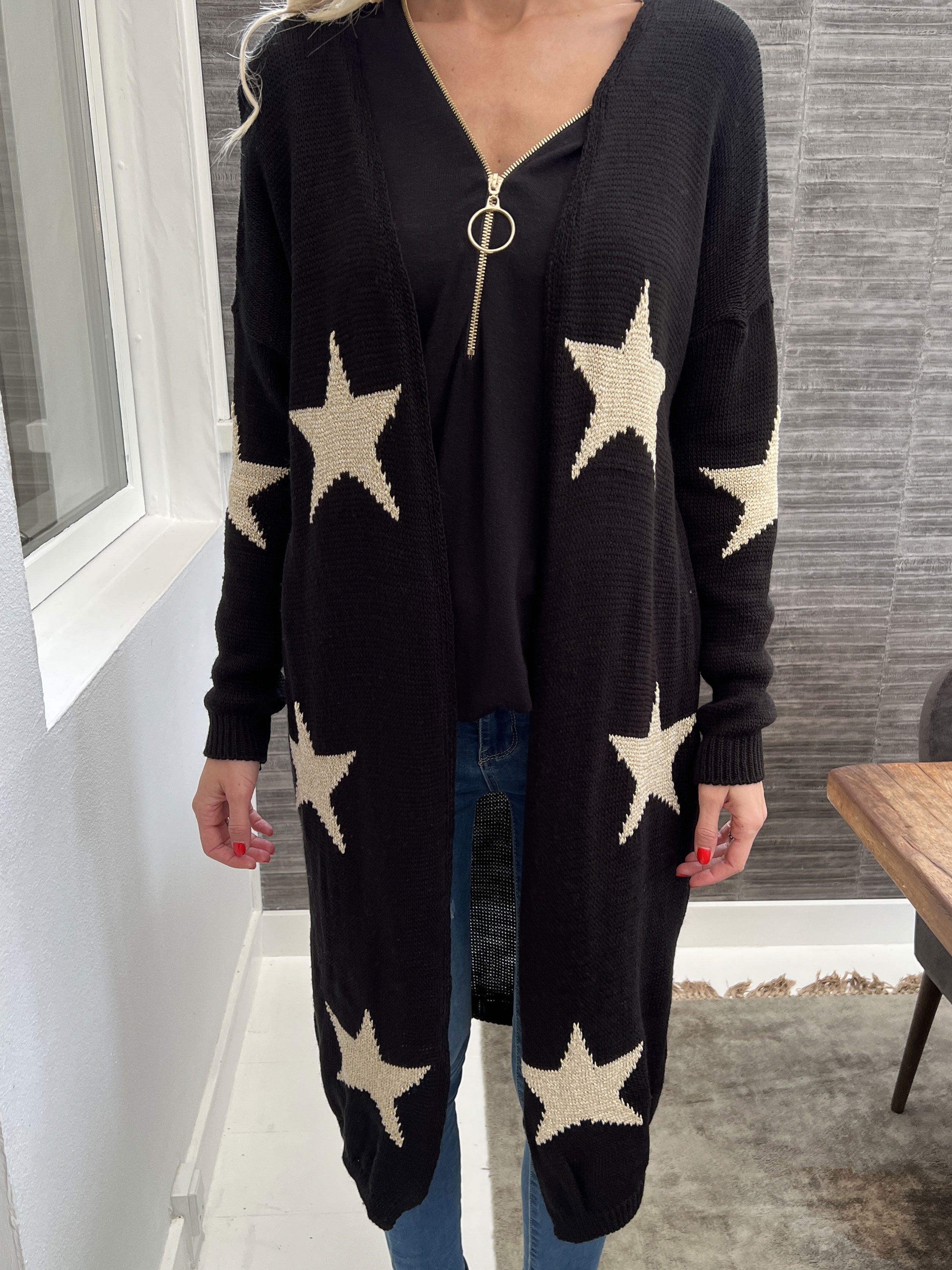 Isadora - Lang strikcardigan med guldstjerner