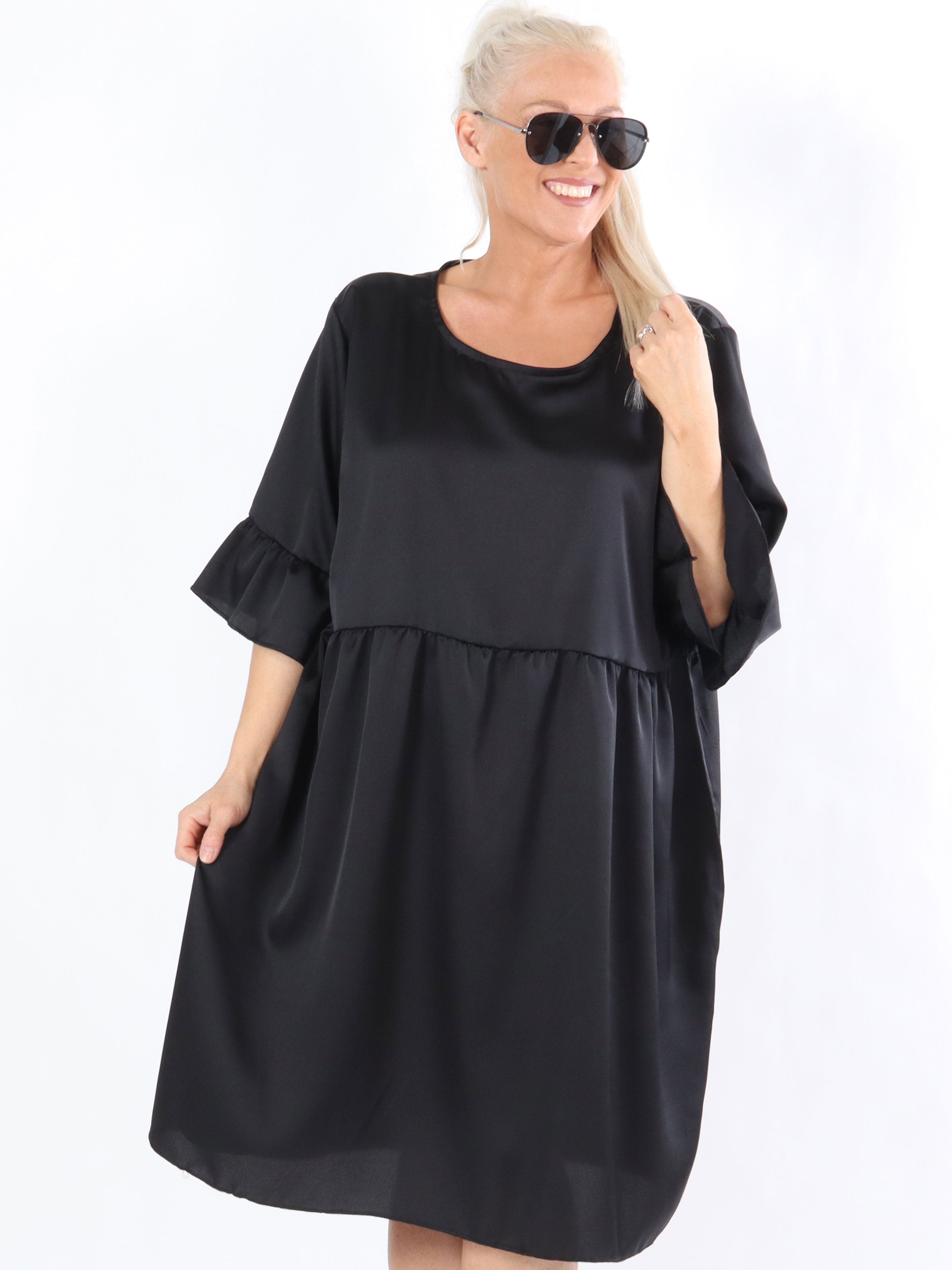 Jacqueline - Feminin kjole i silkelook med flæseærmer