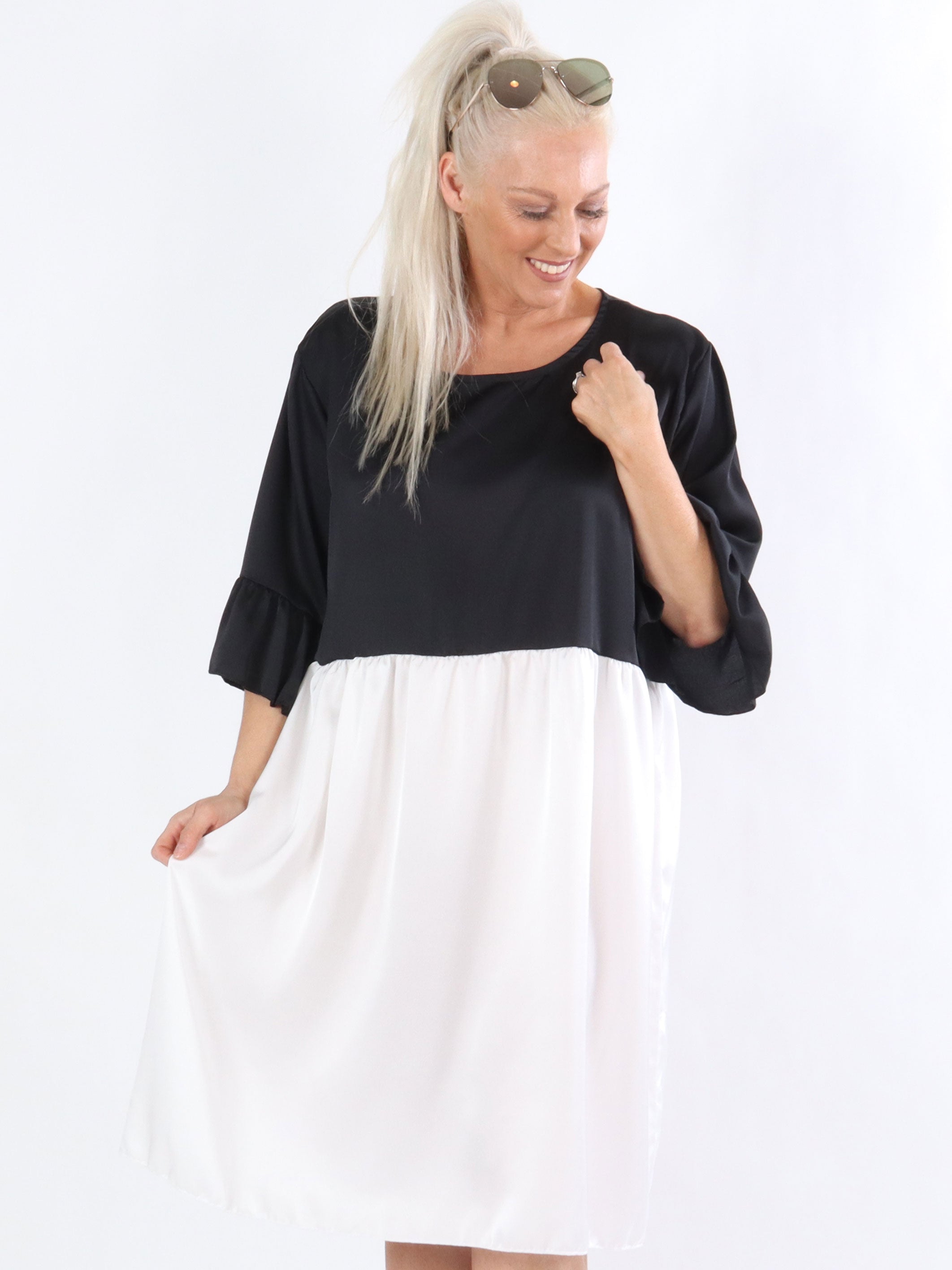 Jacqueline - Feminin kjole i silkelook med flæseærmer