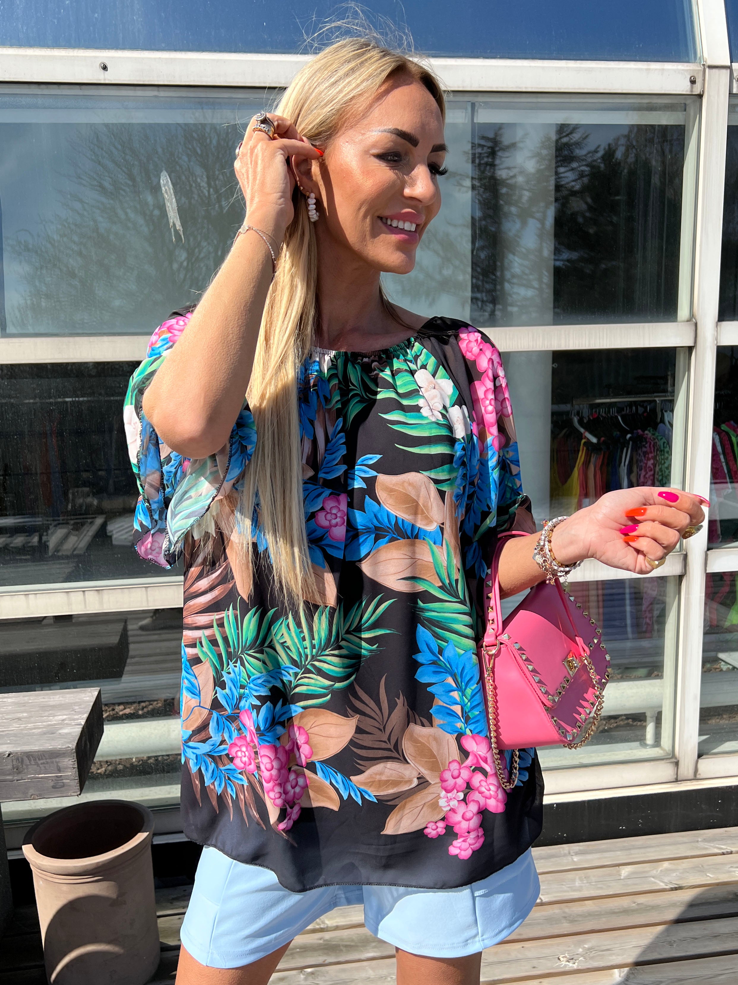 Jeila - Tunika i chiffon med blomsterprint