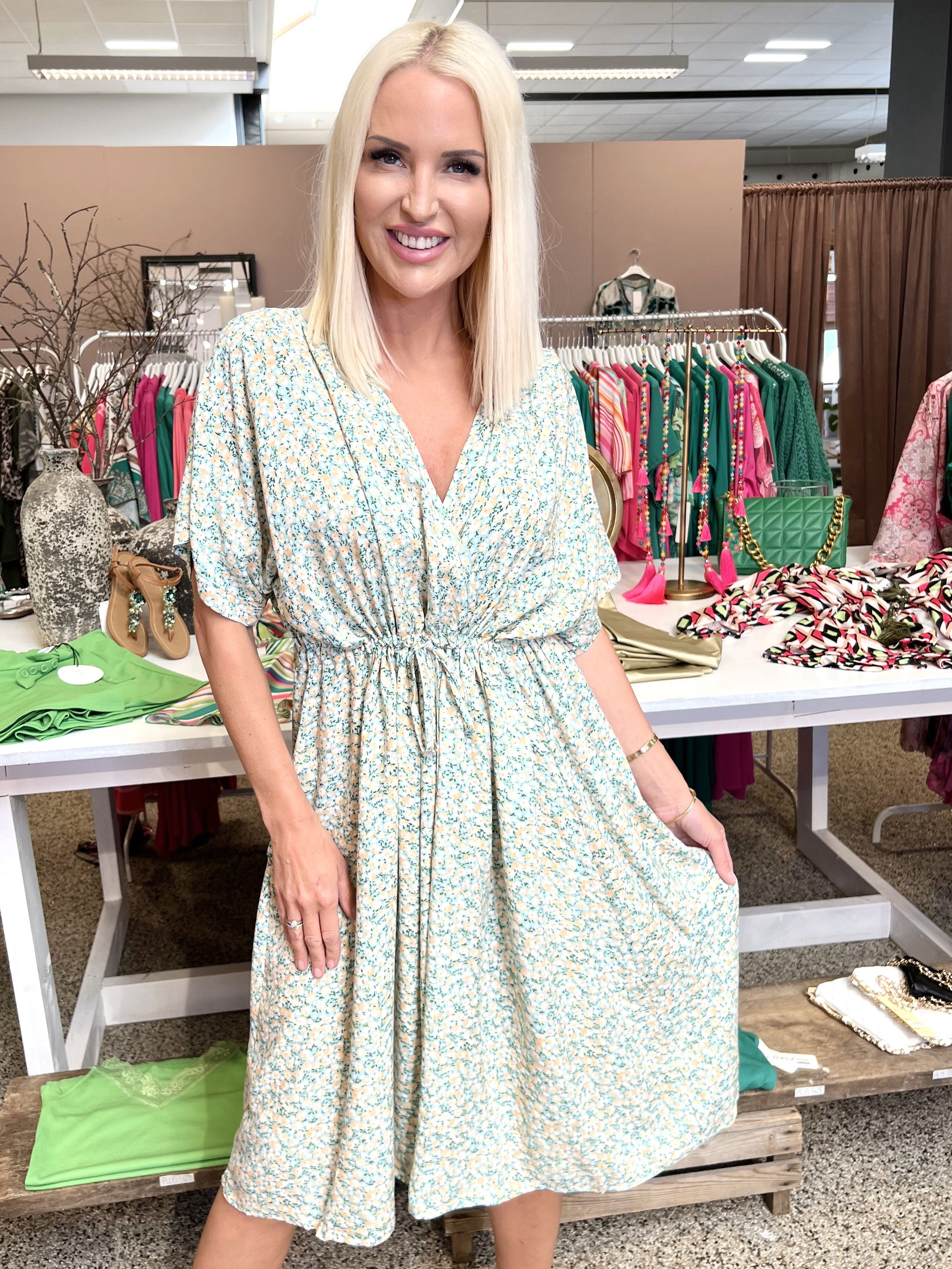 Jelena - Sød kjole med bindebånd