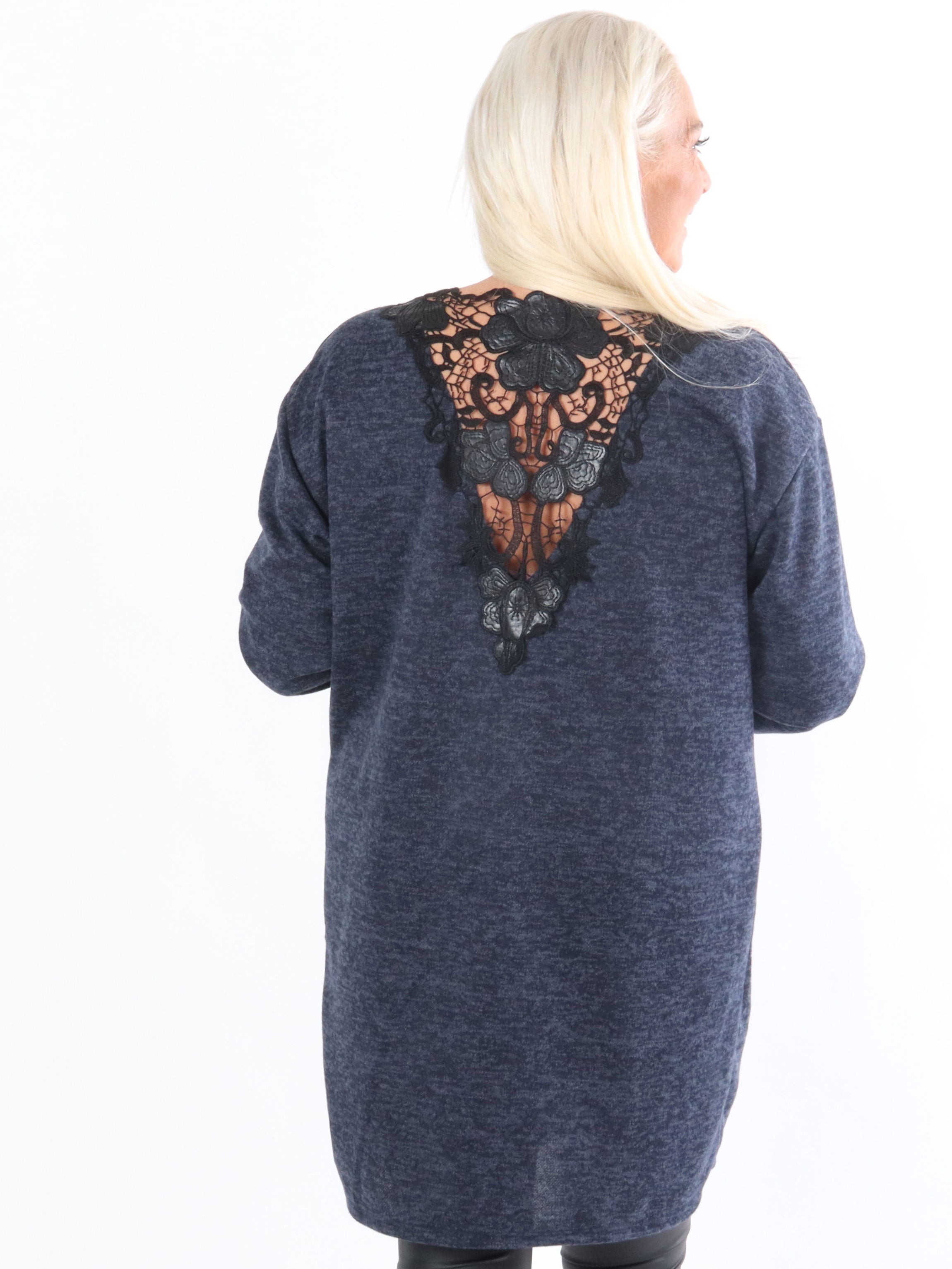 Jody - Bluse med blonde i ryggen