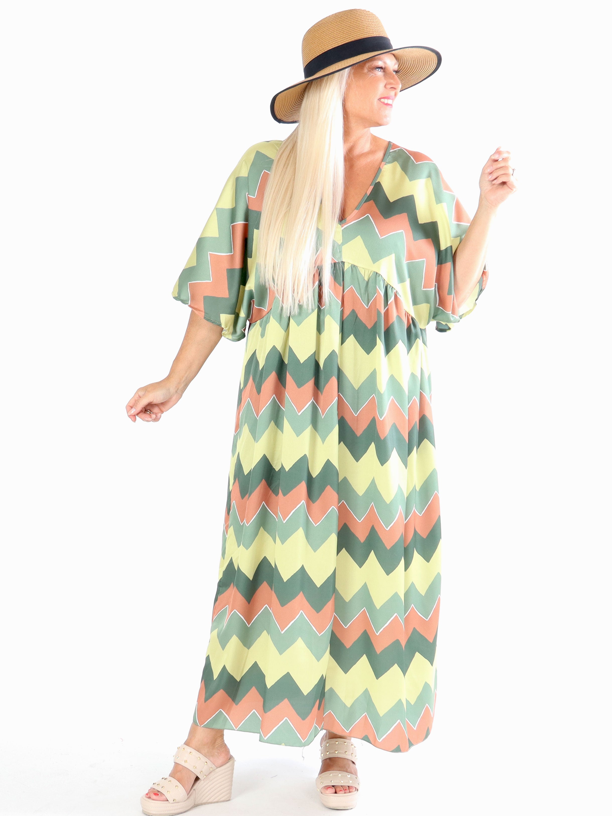 Johanna - Sød plus size kjole med zigzag mønster