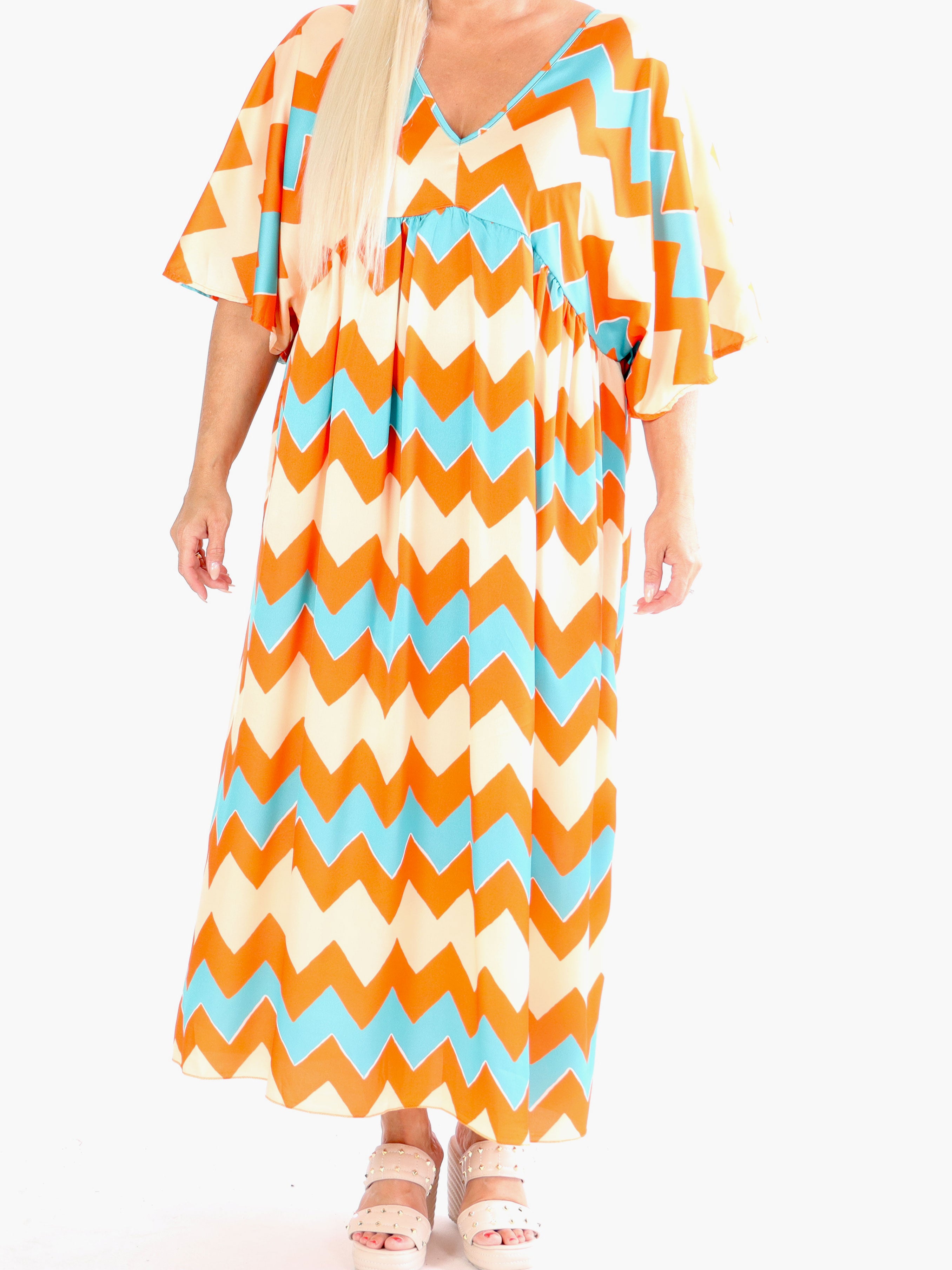 Johanna - Sød plus size kjole med zigzag mønster