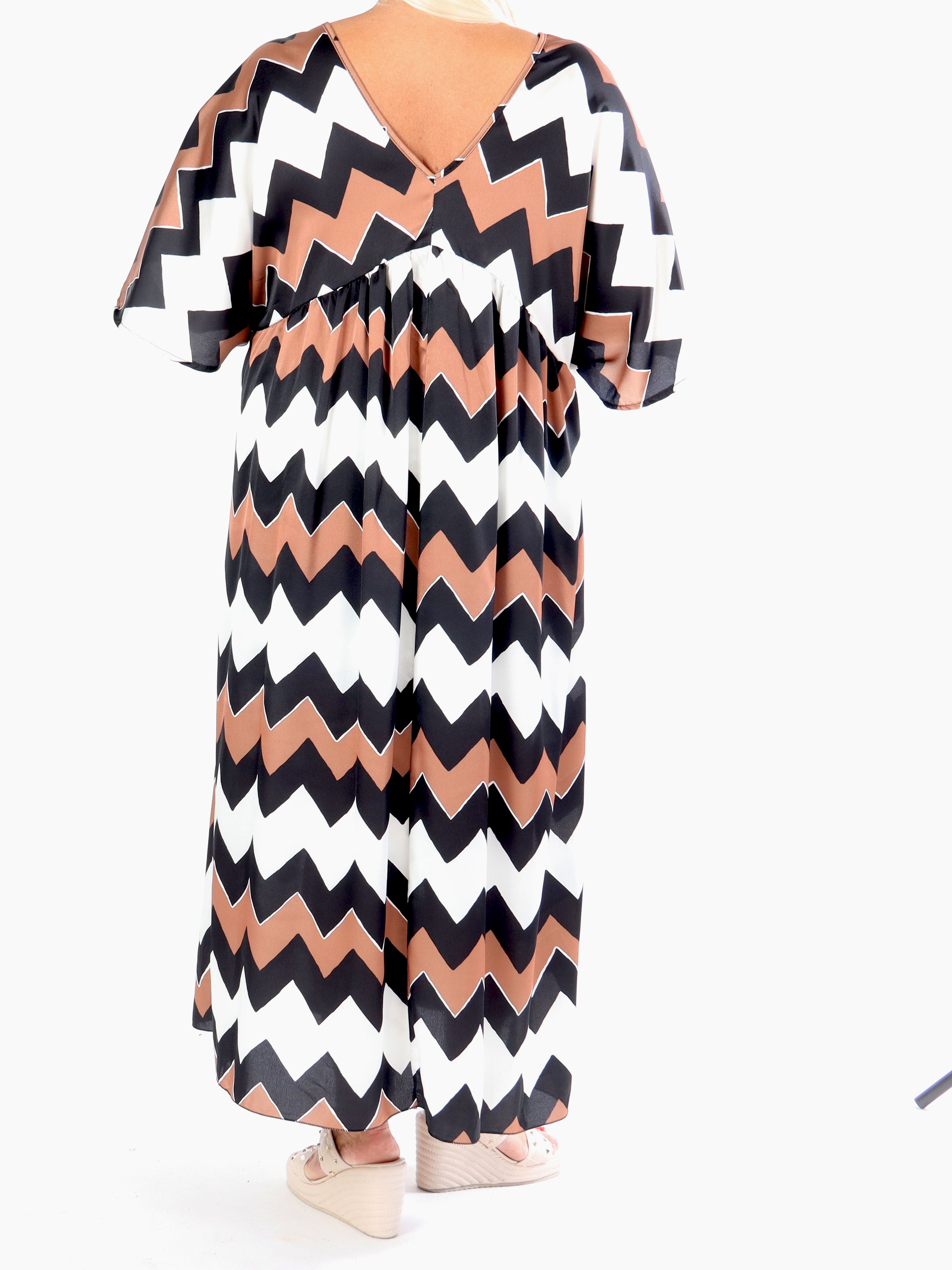 Johanna - Sød plus size kjole med zigzag mønster