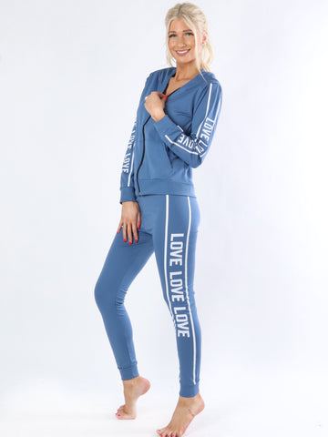 Juana - Armygrøn joggingsæt i elastisk stof med hvid skrift