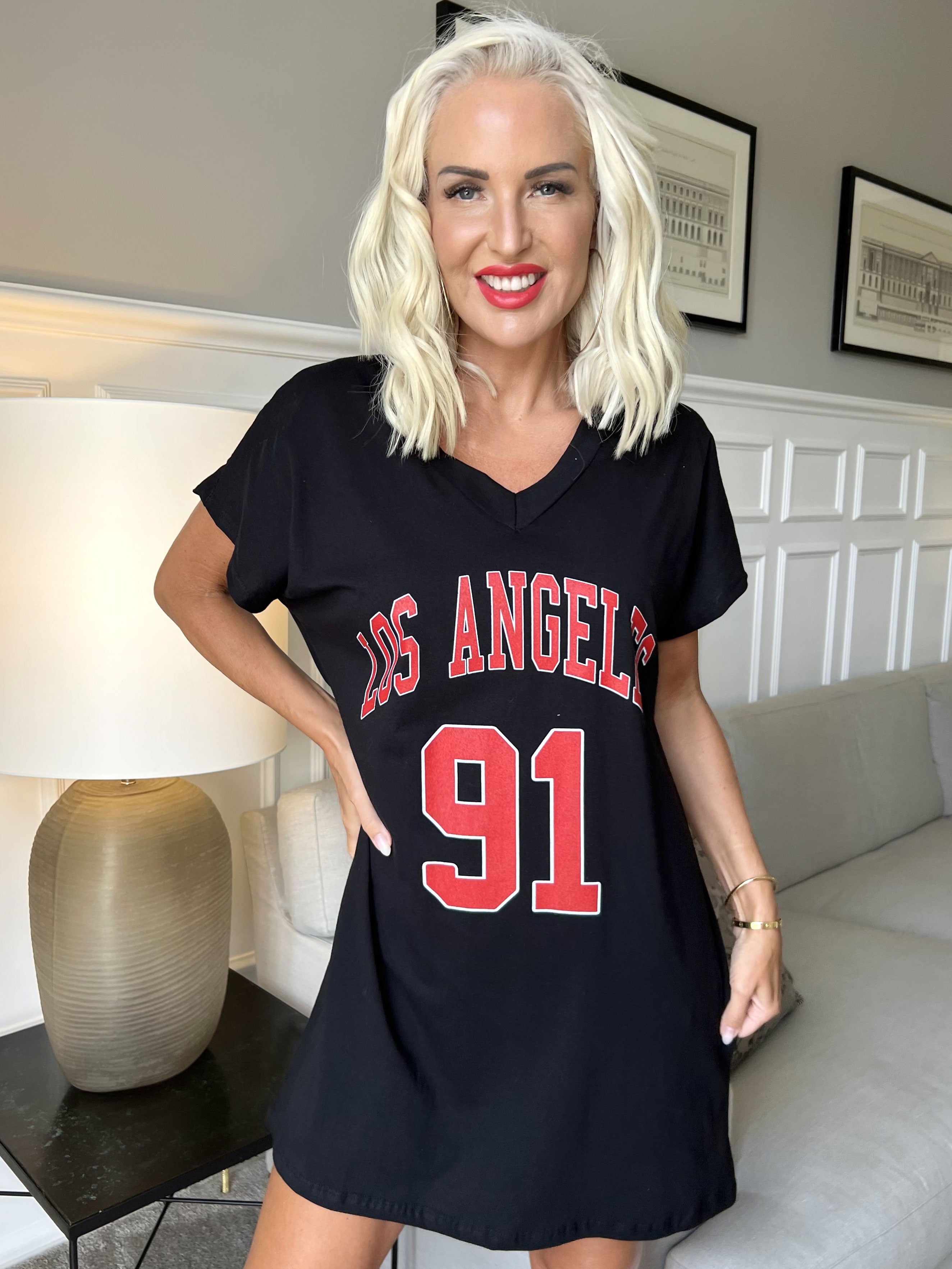 Julia - T-shirt kjole med tekst foran