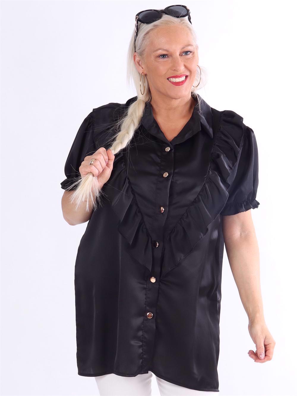 Junia - Skjorte i silkelook med flæser og guld knapper