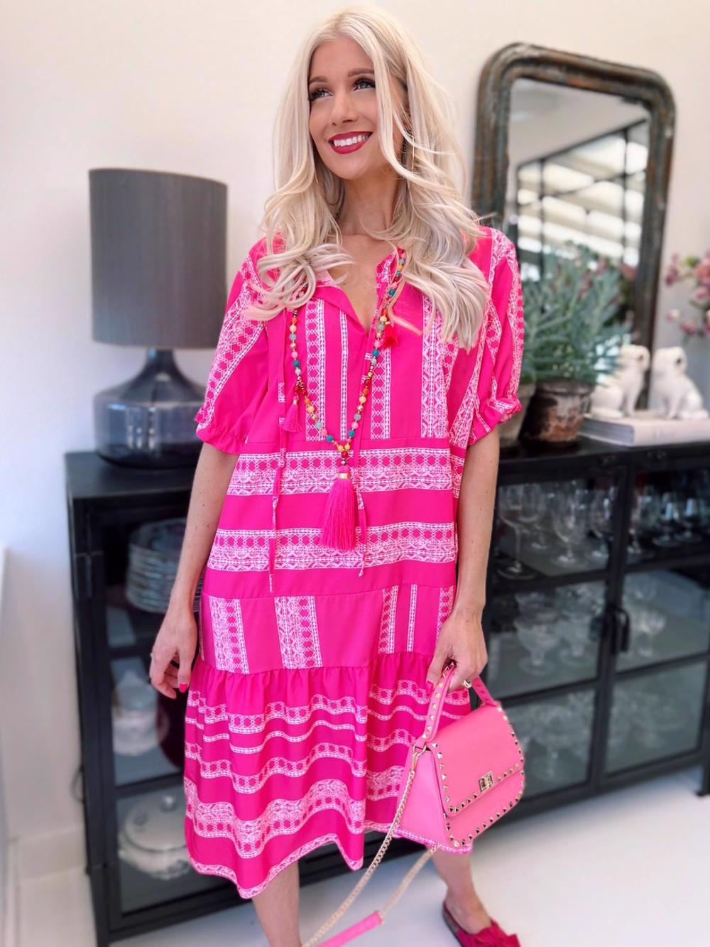 Kanja - Kjole med mønster og flæsekant på ærmet