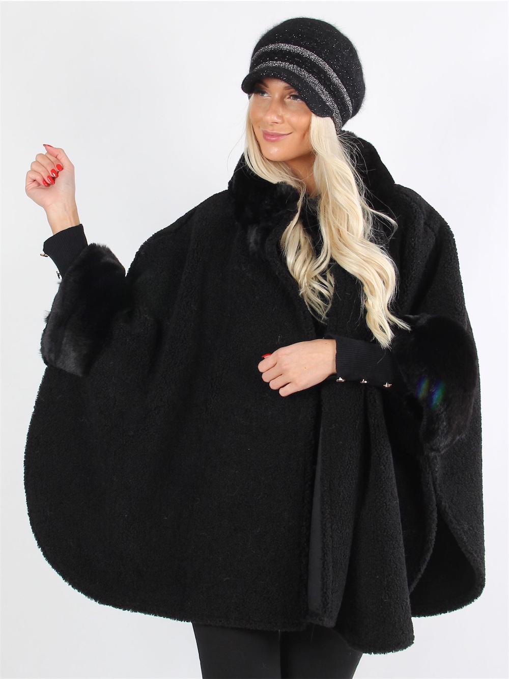 Carli - Beigefarvet poncho med faux fur kanter