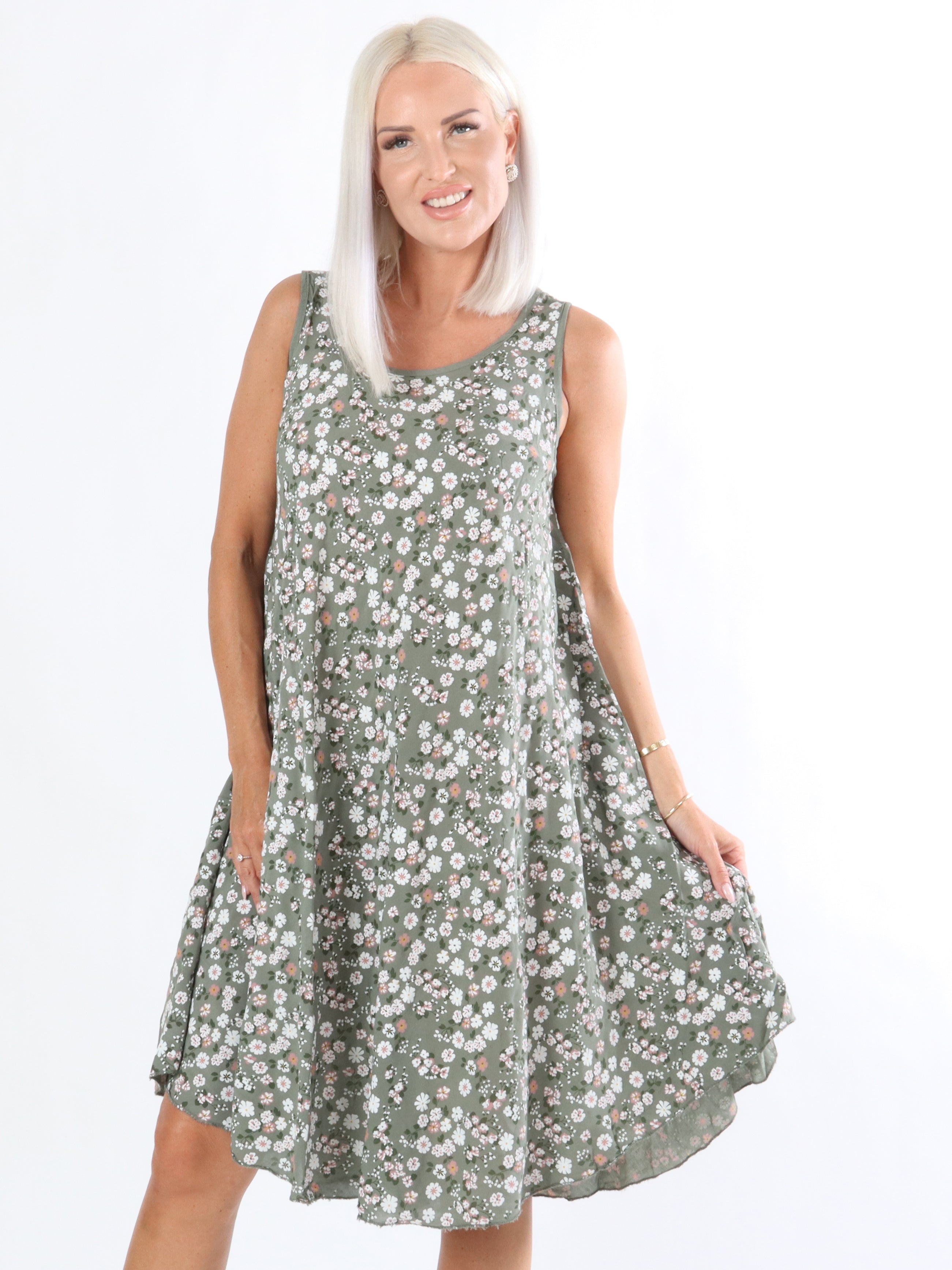 Katiana - Armygrøn sommerkjole i A-facon med små blomster