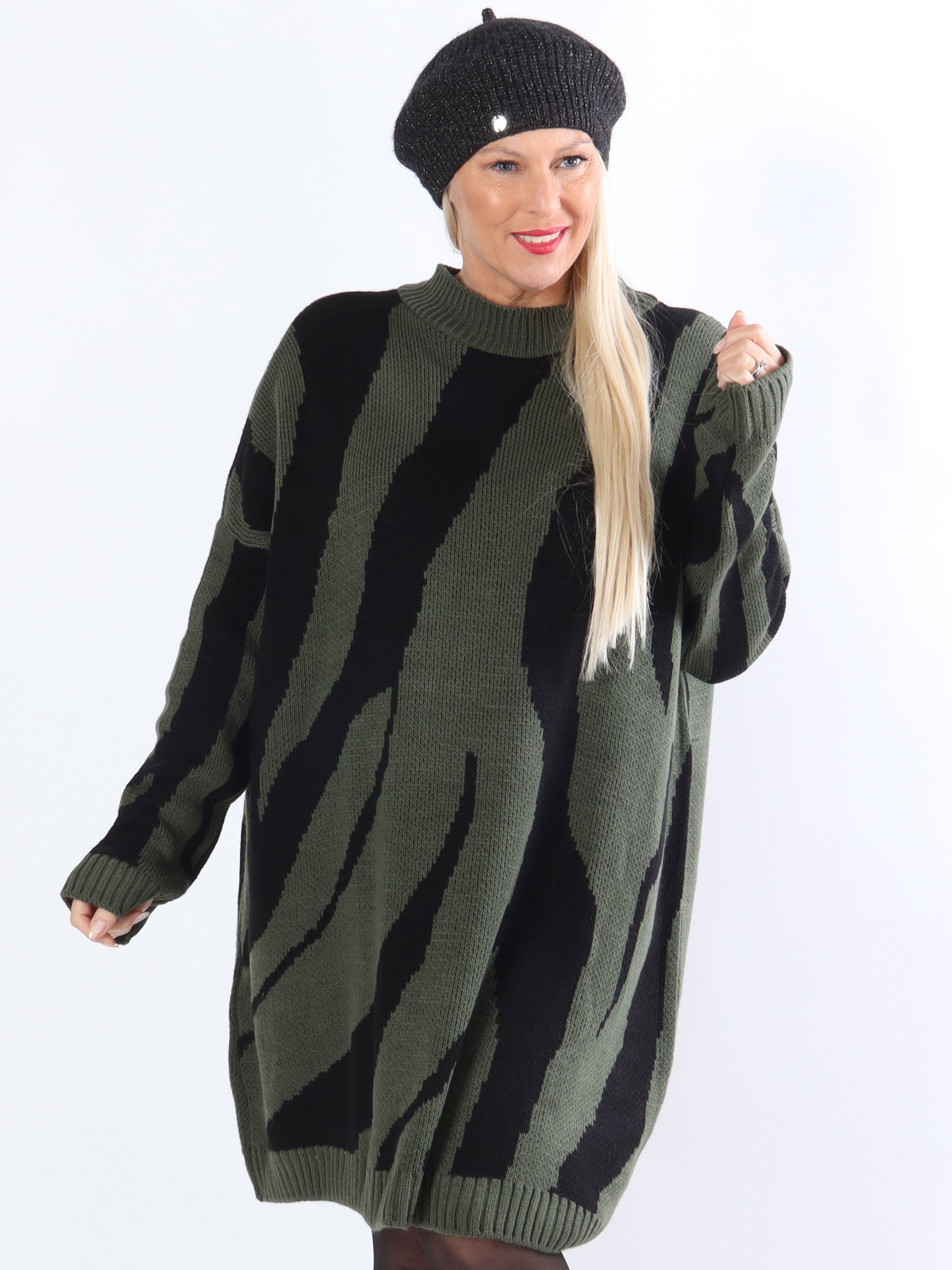 Katya - Plus size strikkjole med stort zebramønster