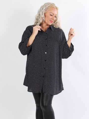 Kerry - Marineblå skjorte med hvide prikker og 3/4 ærmer