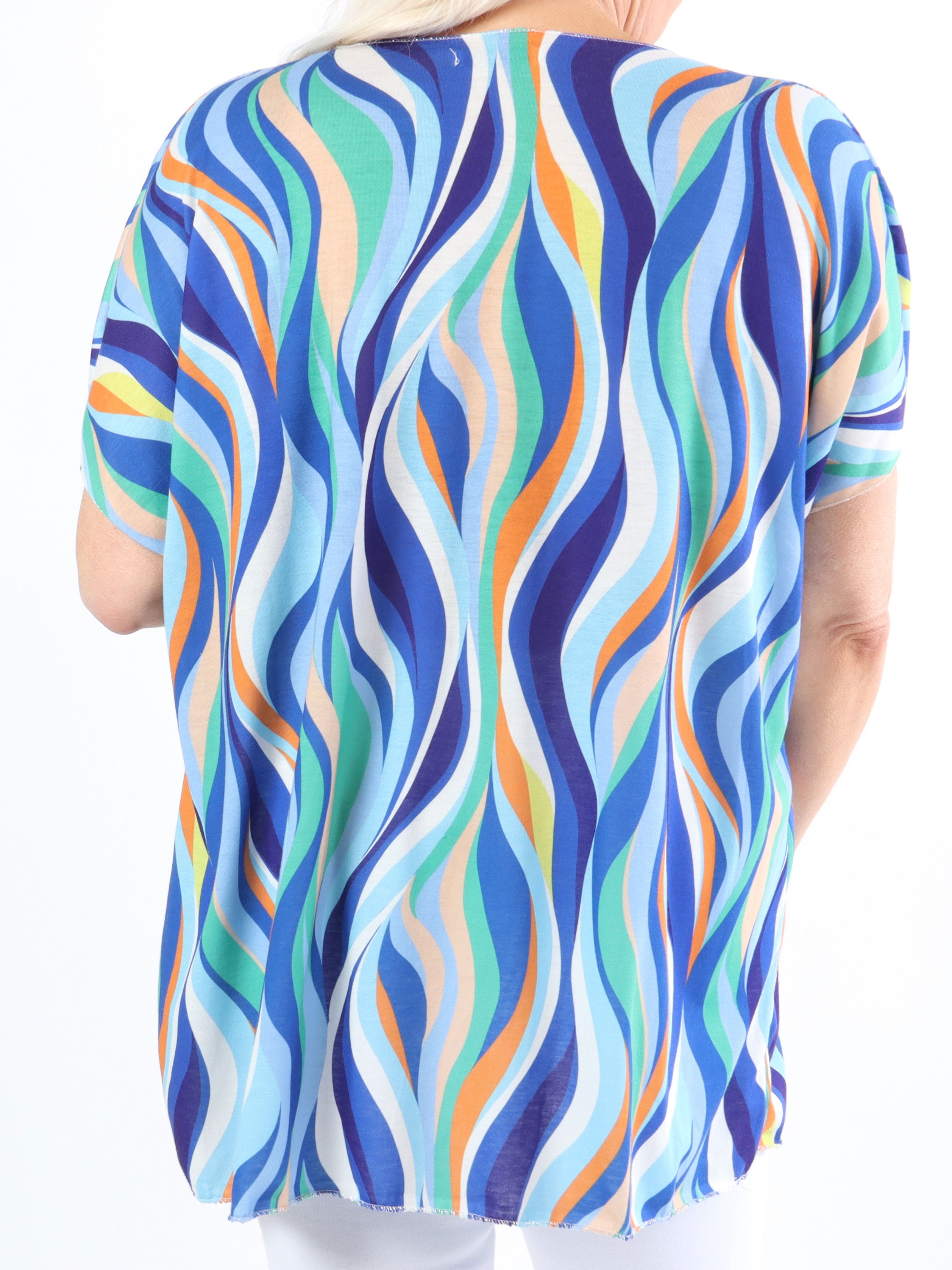 Kirsa - Blød flerfarvet plus size bluse med v-hals