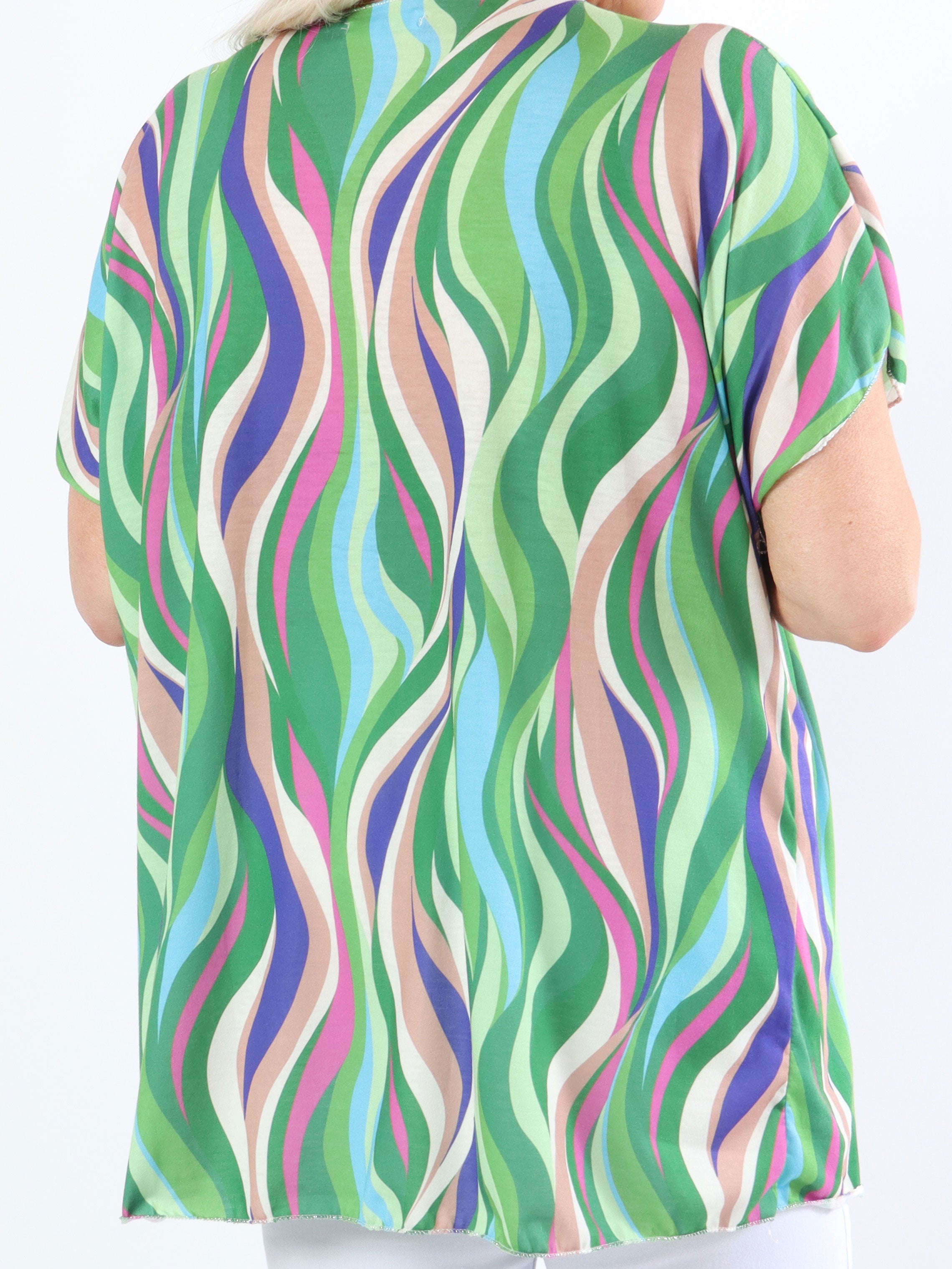 Kirsa - Blød flerfarvet plus size bluse med v-hals