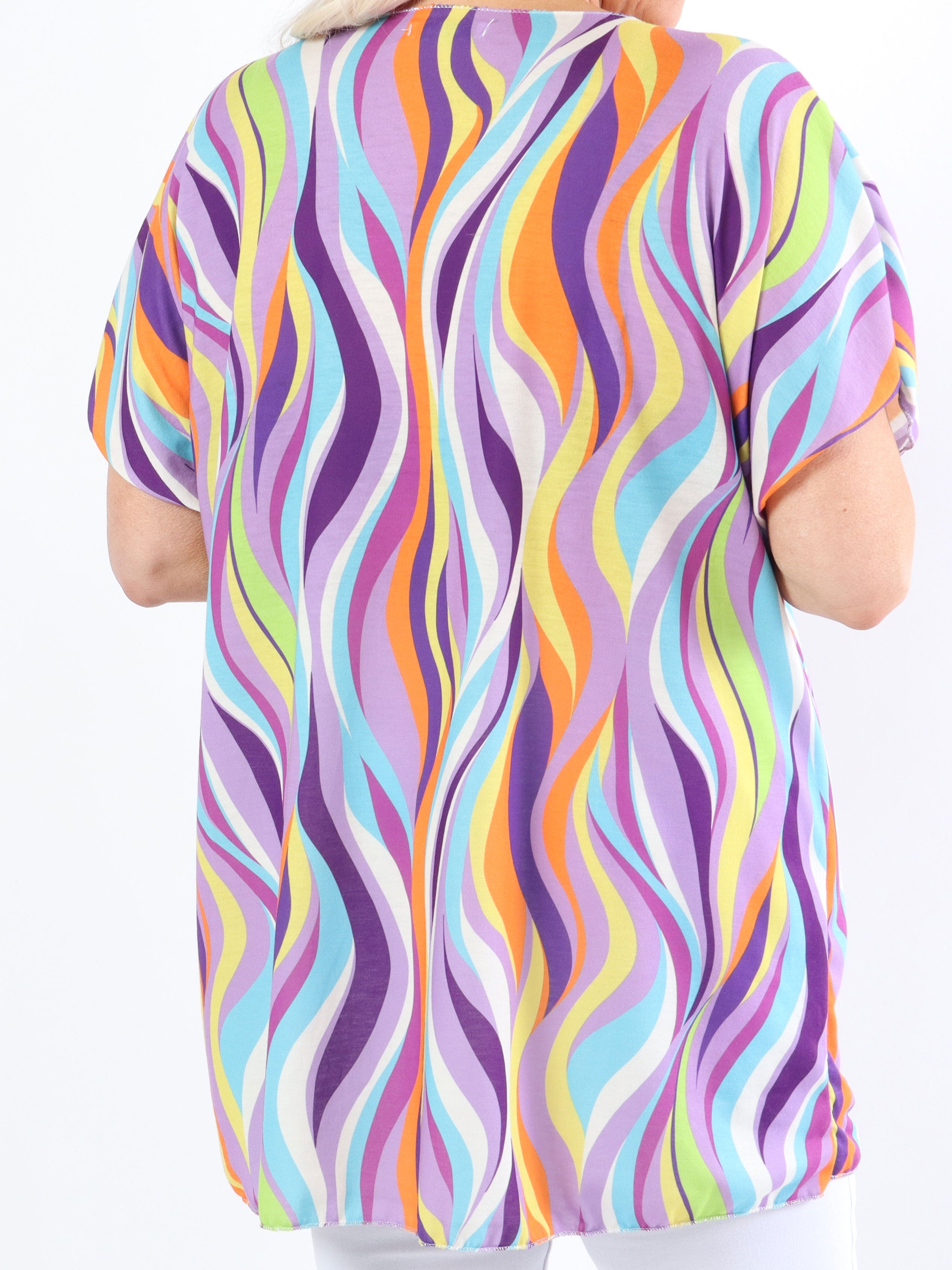 Kirsa - Blød flerfarvet plus size bluse med v-hals