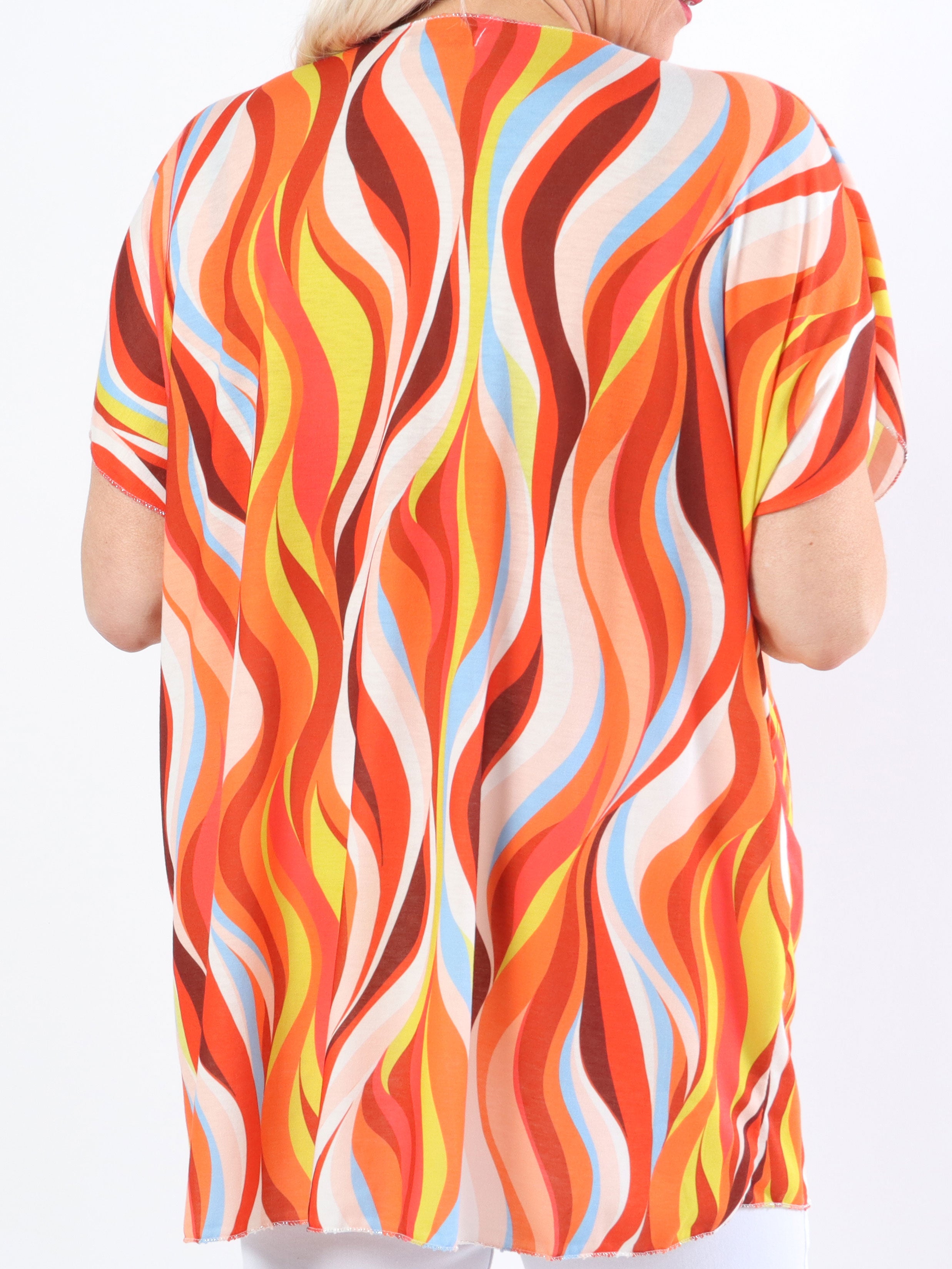 Kirsa - Blød flerfarvet plus size bluse med v-hals