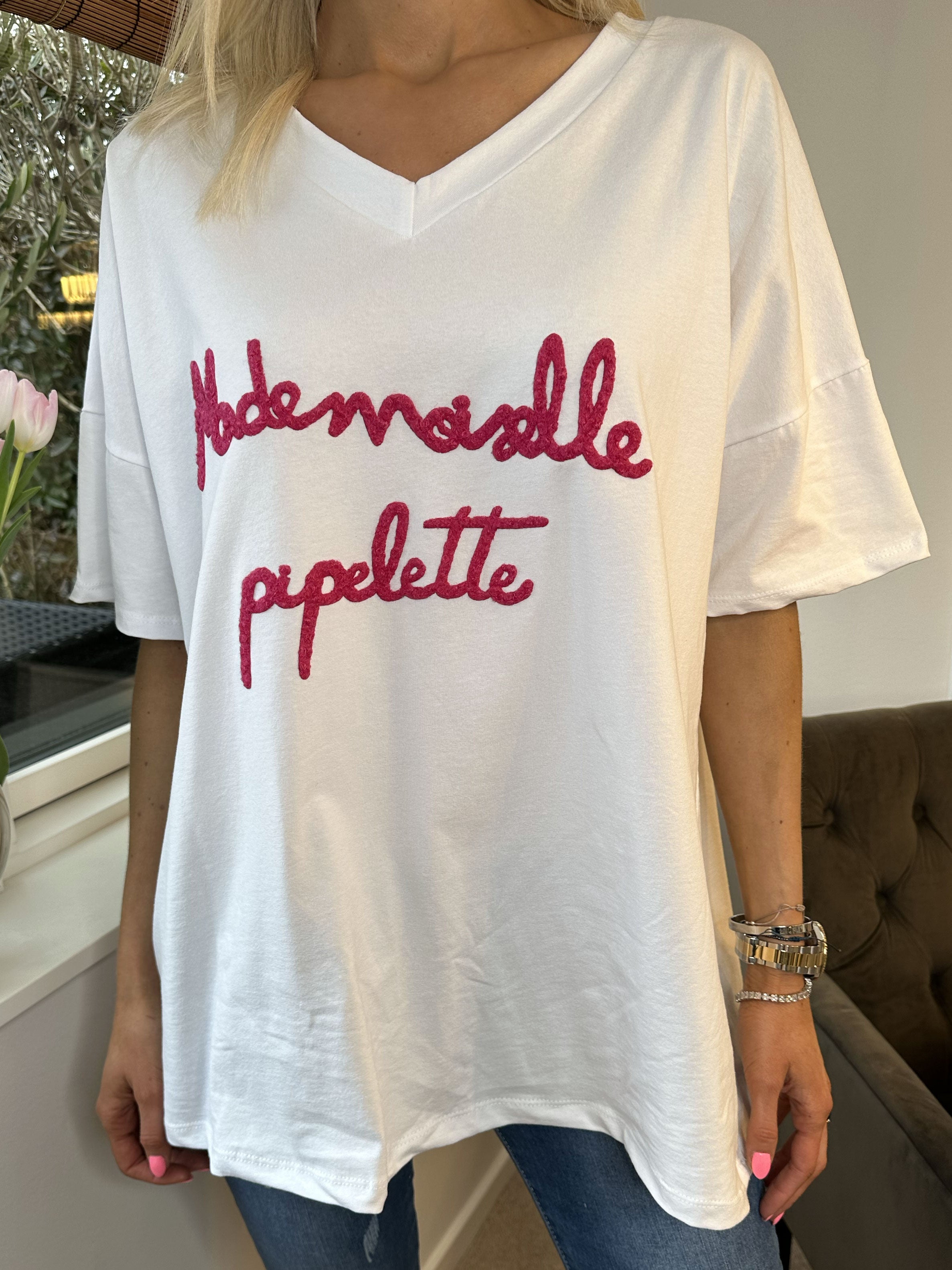 Lady - Hvid t-shirt med v-hals og tekst på brystet