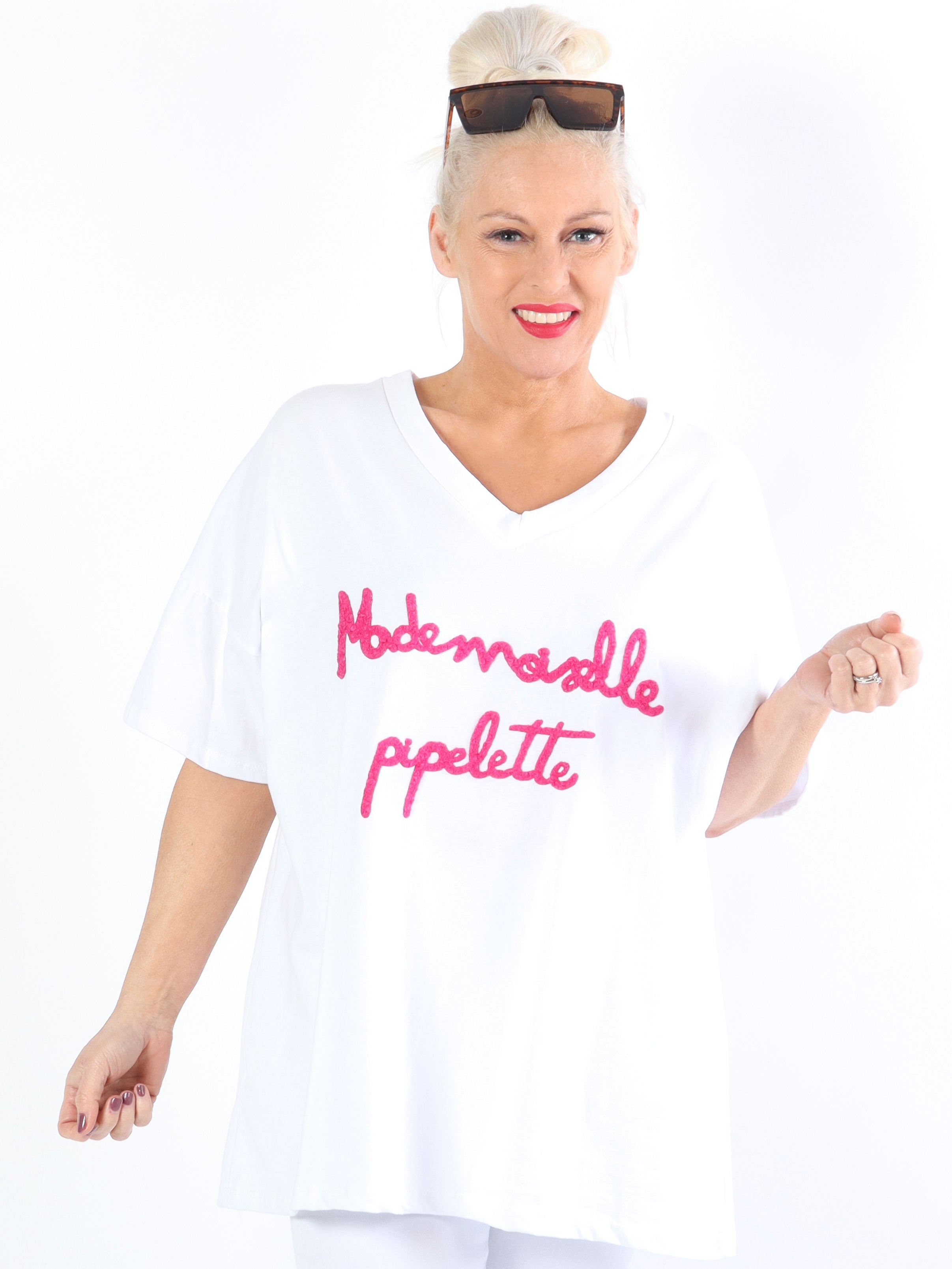 Lady - Hvid plus size t-shirt med v-hals og tekst på brystet