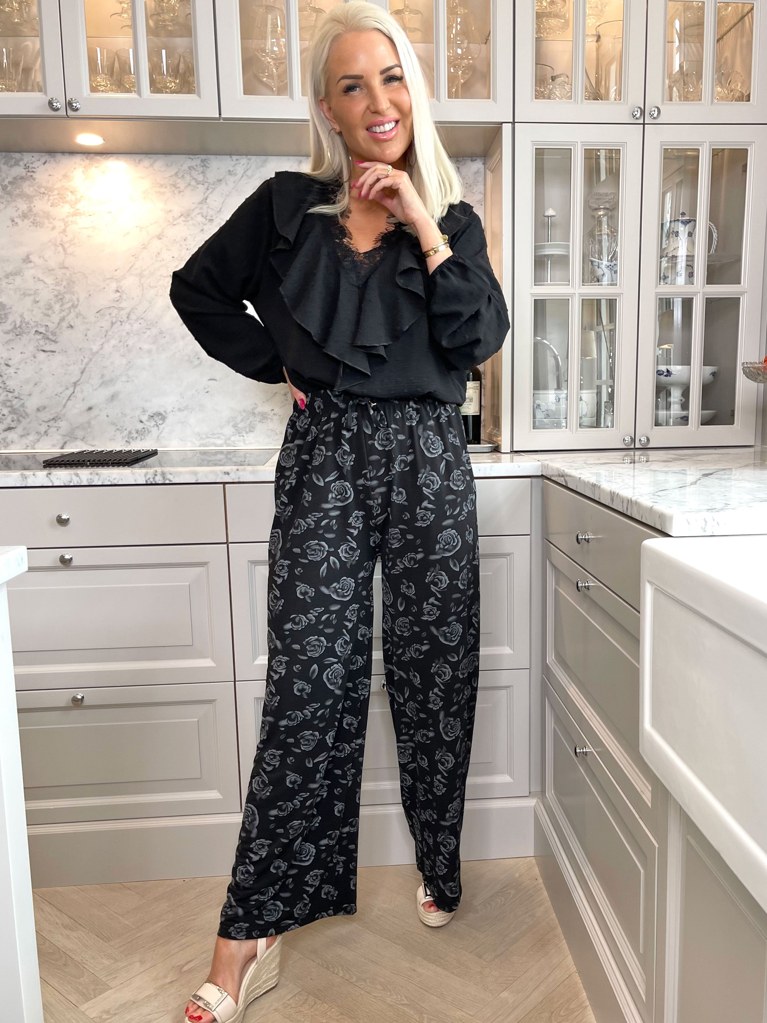 Laiba - Løse bukser med rosemotiver