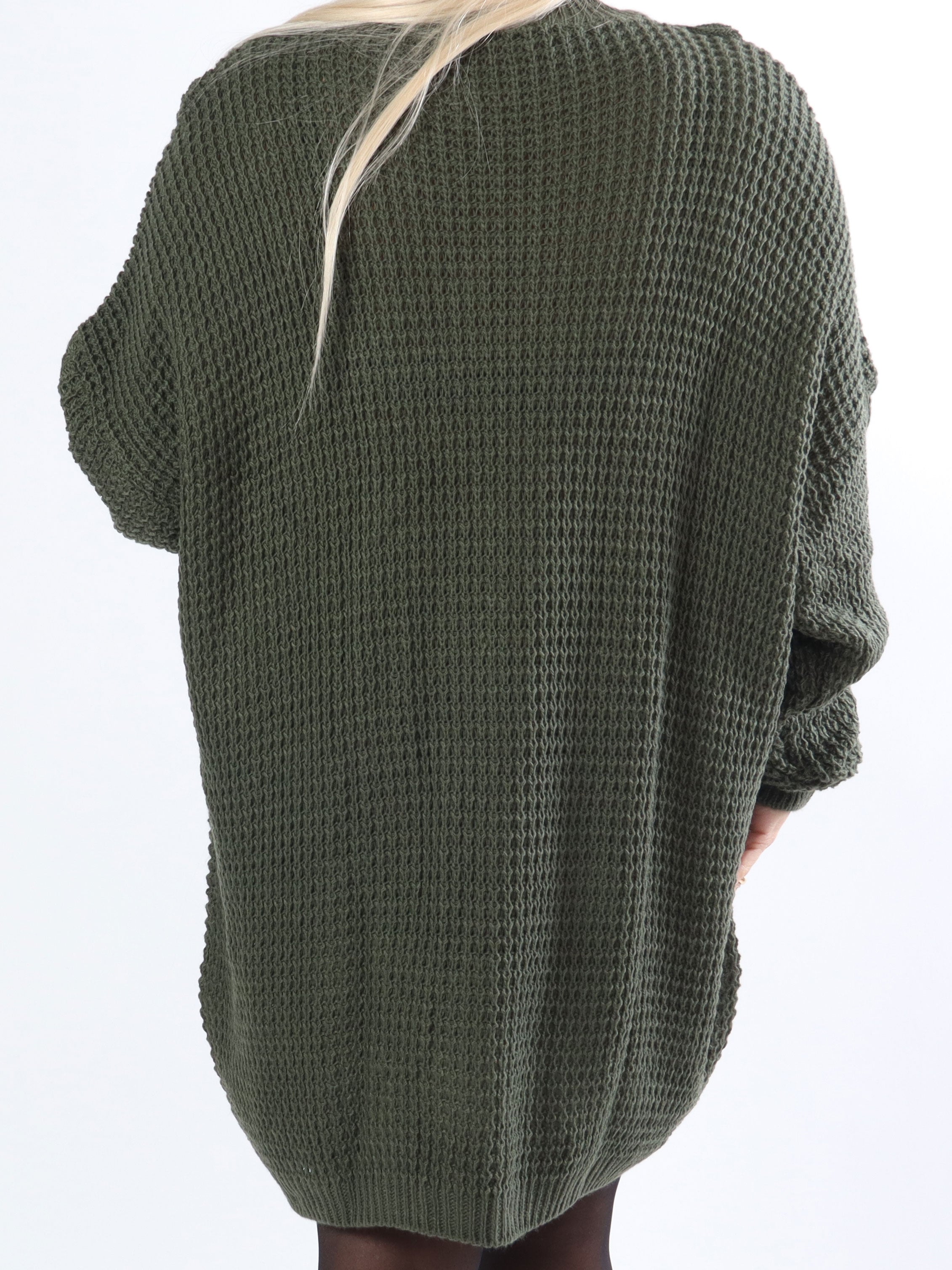 Lalisa - Strikkjole i plus size med kabelstrik og flæser