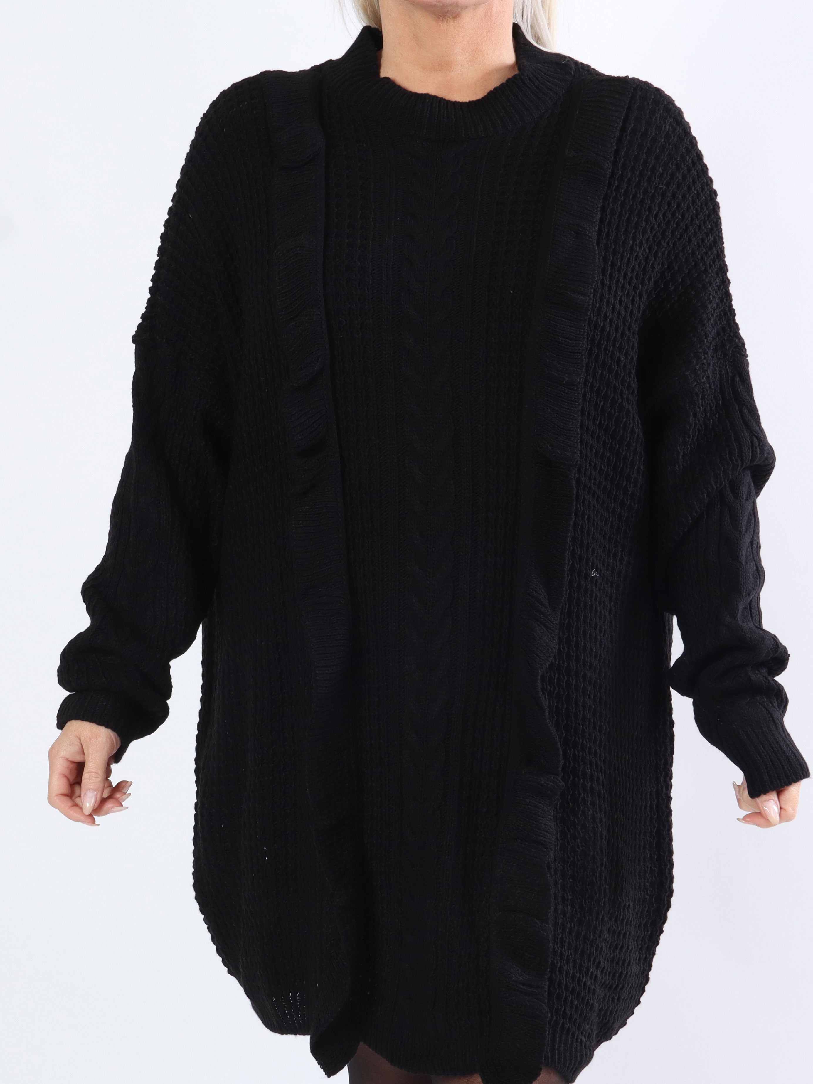 Lalisa - Strikkjole i plus size med kabelstrik og flæser