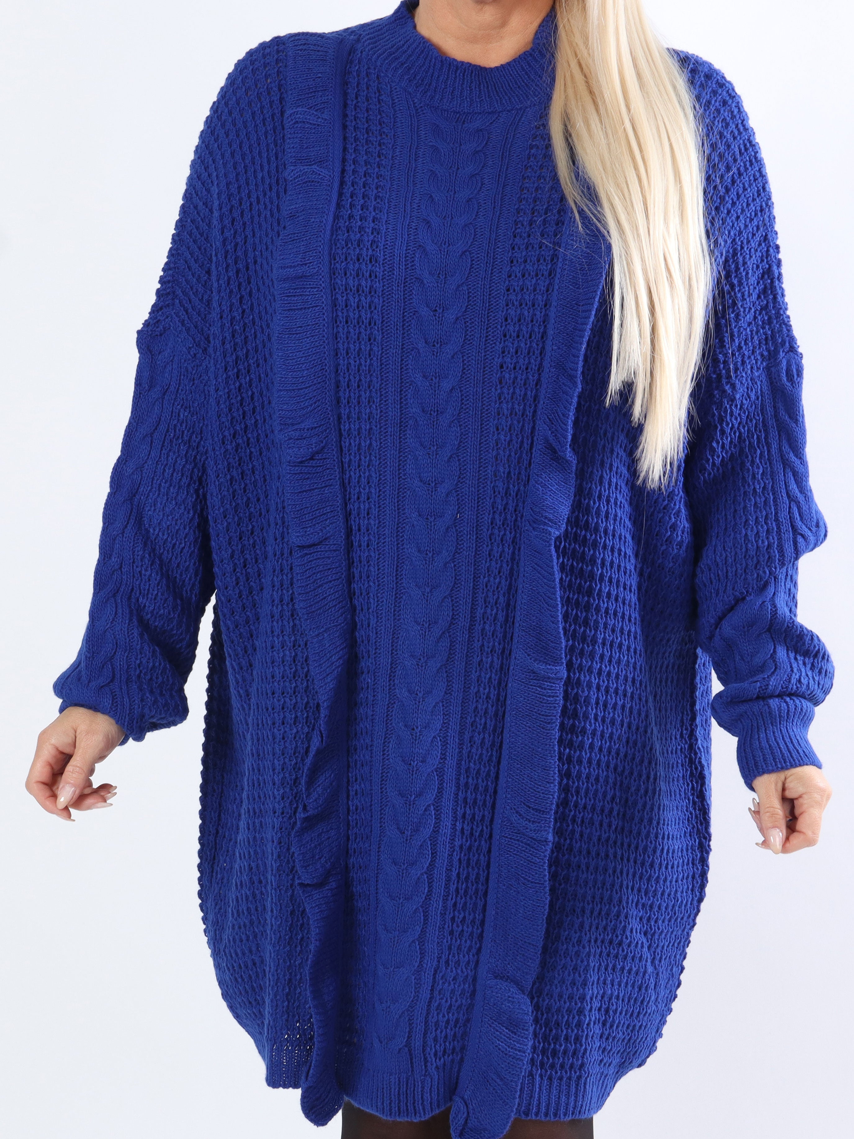 Lalisa - Strikkjole i plus size med kabelstrik og flæser