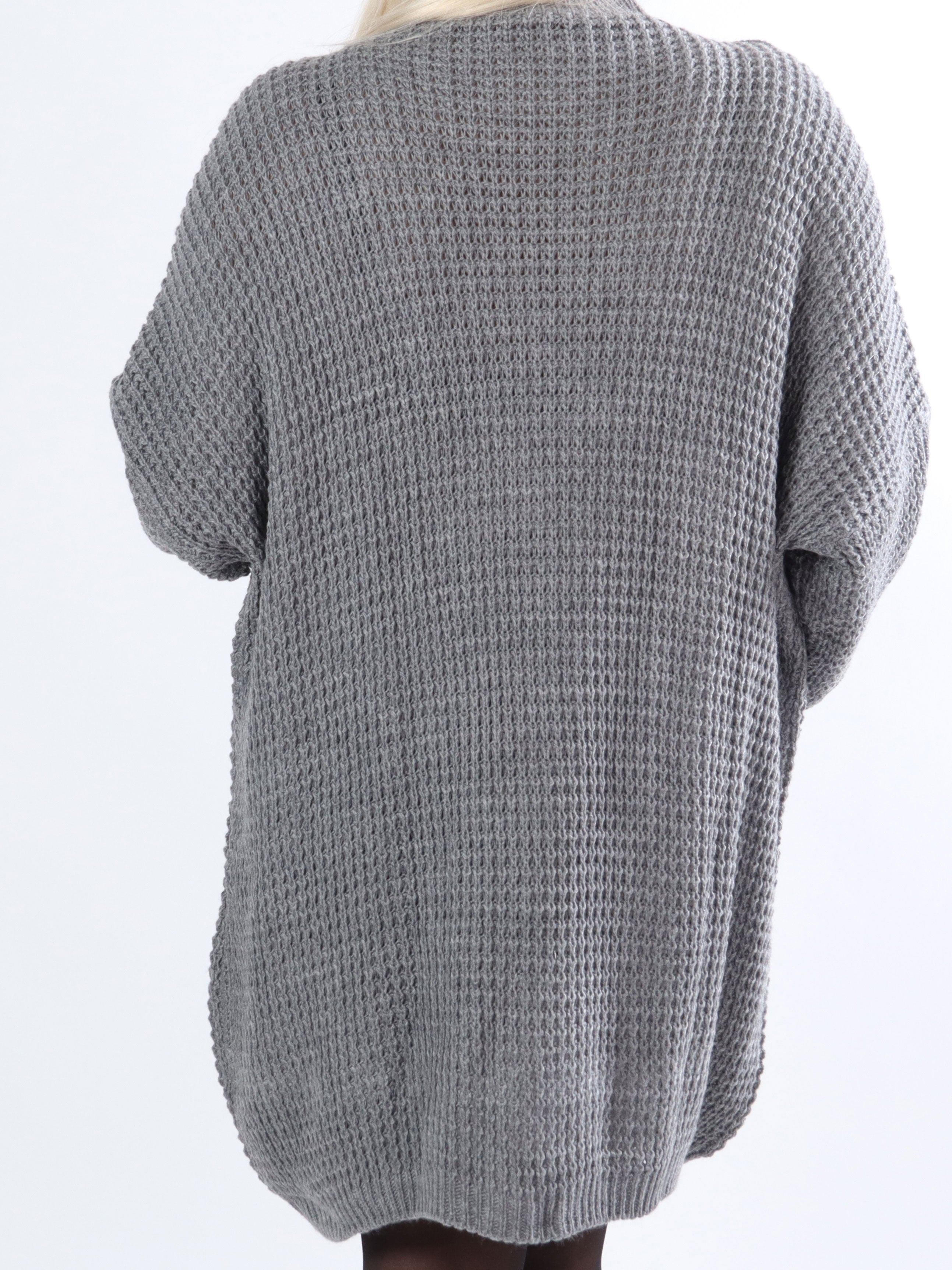 Lalisa - Strikkjole i plus size med kabelstrik og flæser