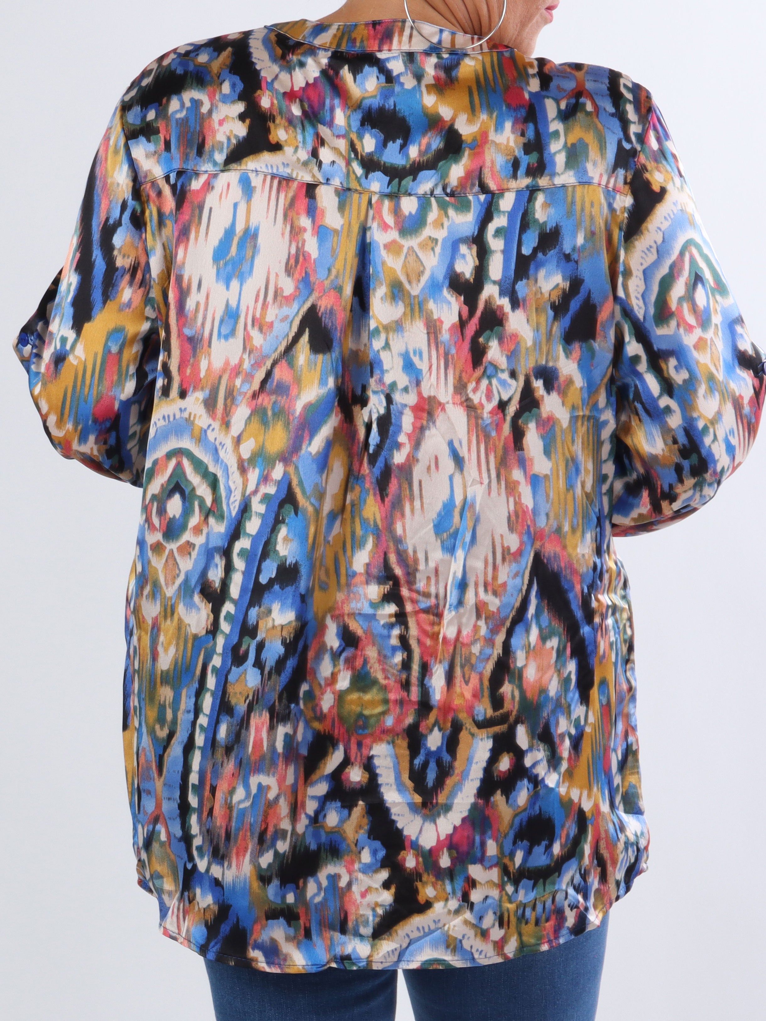 Leona - Flerfarvet mønstret skjorte i silkelook