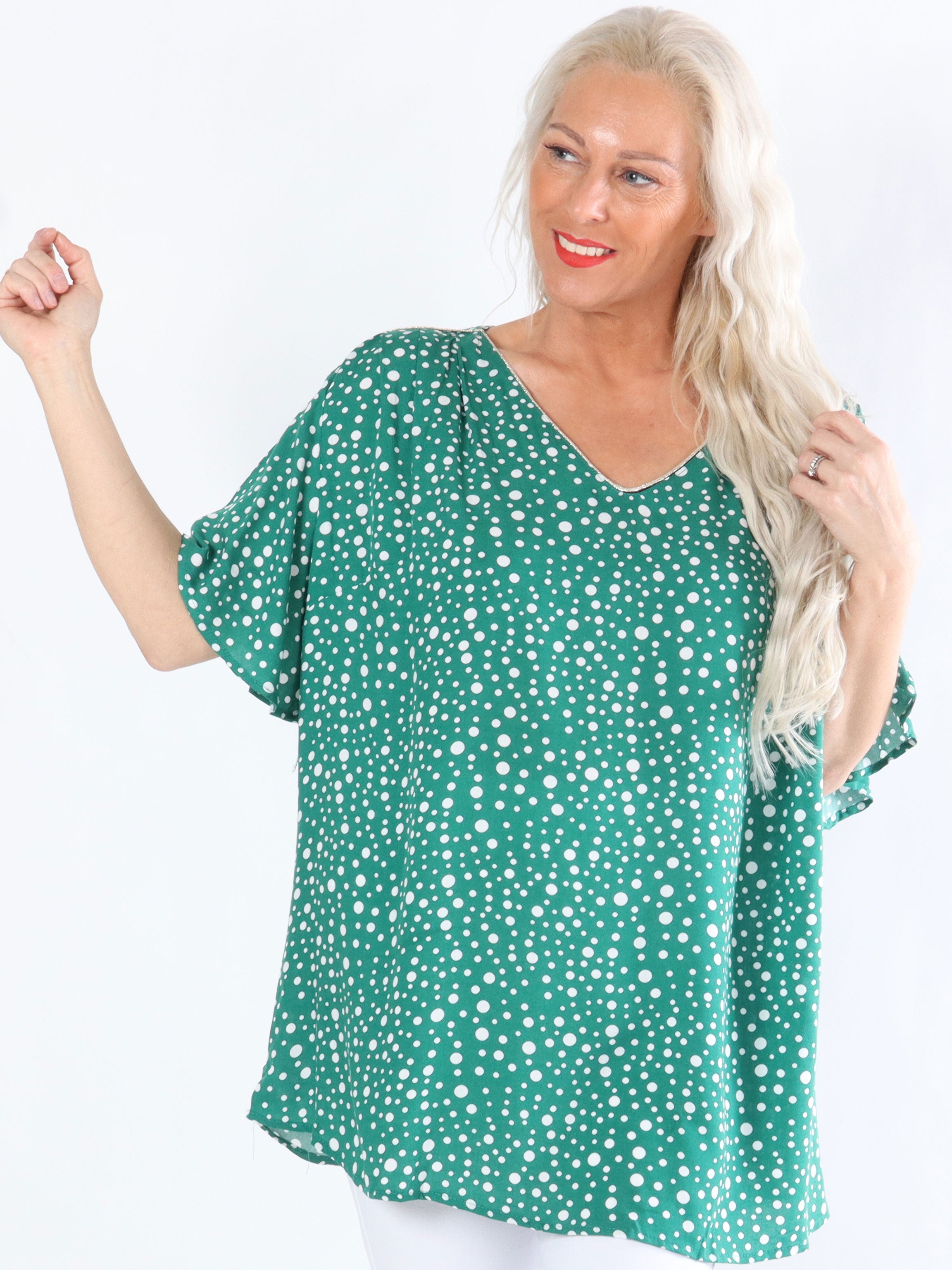 Leslie - Sort bluse med prikker og søde ærmer