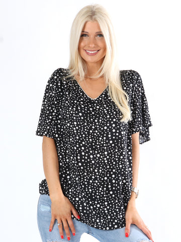 Leslie - Sort bluse med prikker og søde ærmer