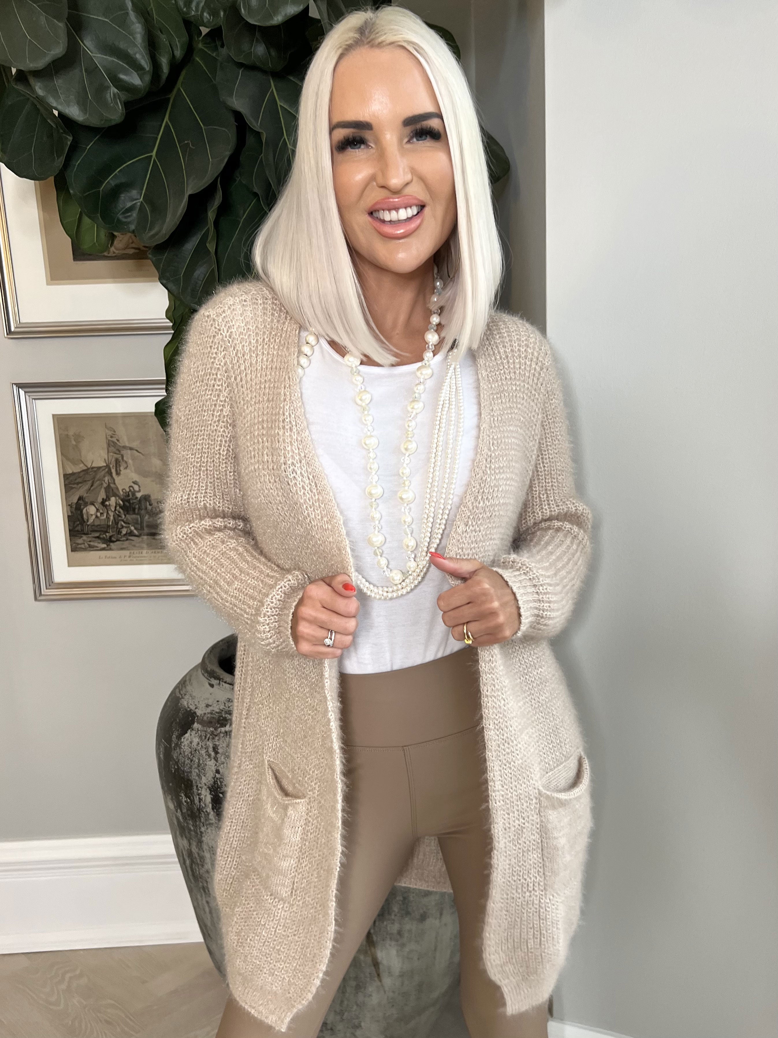 Levy - Fluffy cardigan med lommer